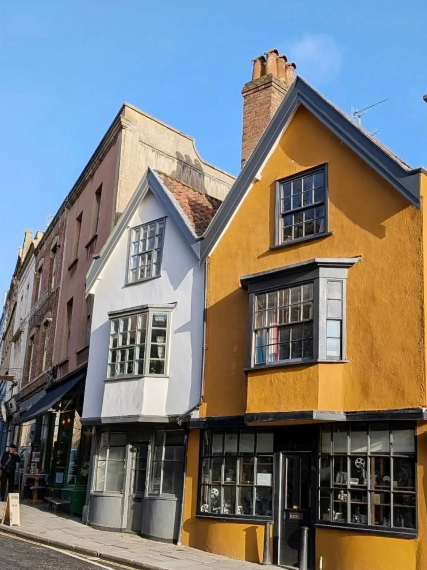 Looks like it should be a lovely sunny day for a wander round the neighborhood! ☀️☀️ Come visit all the wonderful independent shops, hairdressers, cafes, pubs, restaurants and galleries in the area! ☀️☀️ Some tagged here to explore along Colston Stre