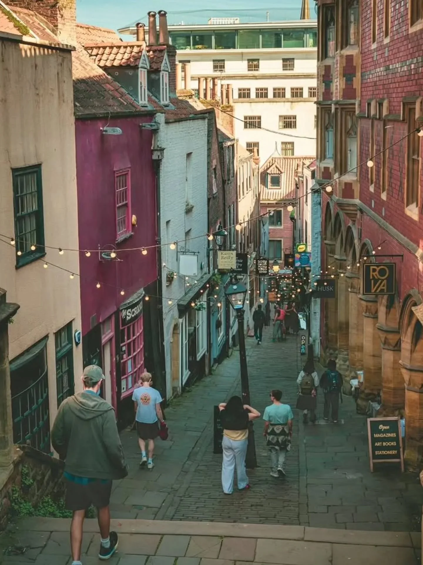 Lovely sunny capture by @jespionne_avec_mon_petit_oeil ☀️☀️ (with apologies for slight crop at the bottom of the photo!) 💛 #christmassteps #christmasstepsartsquarter #visitbristol #bristol247 #bristollife