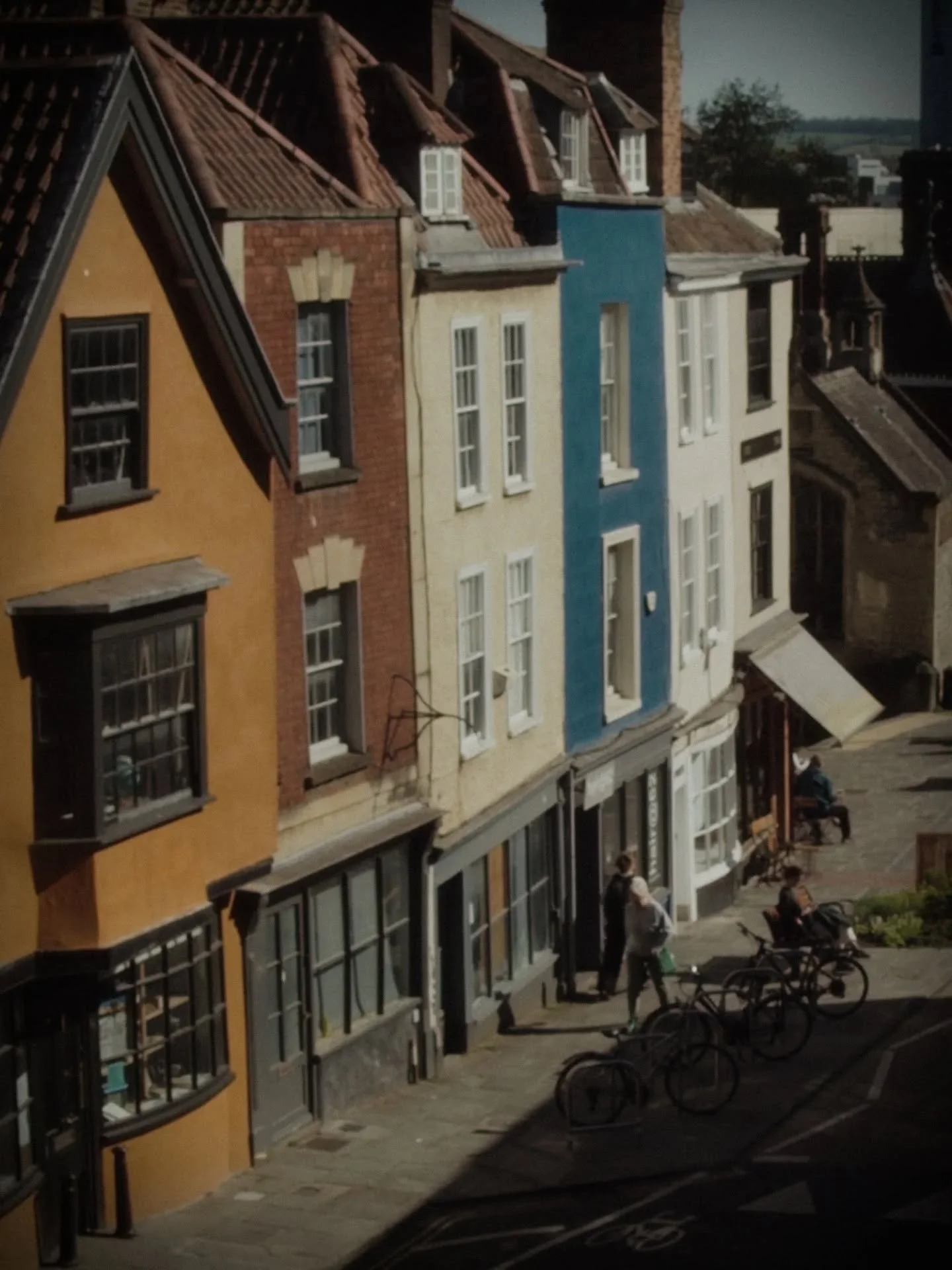 Looks like a beautiful day in the neighborhood today! ☀️☀️ Lovely photos of @loneramblerstore and @lowlandsbristol by @loneramblerstore 🥰🥰 #christmassteps #christmasstepsartsquarter #visitbristol #bristolshopping #bristollife
