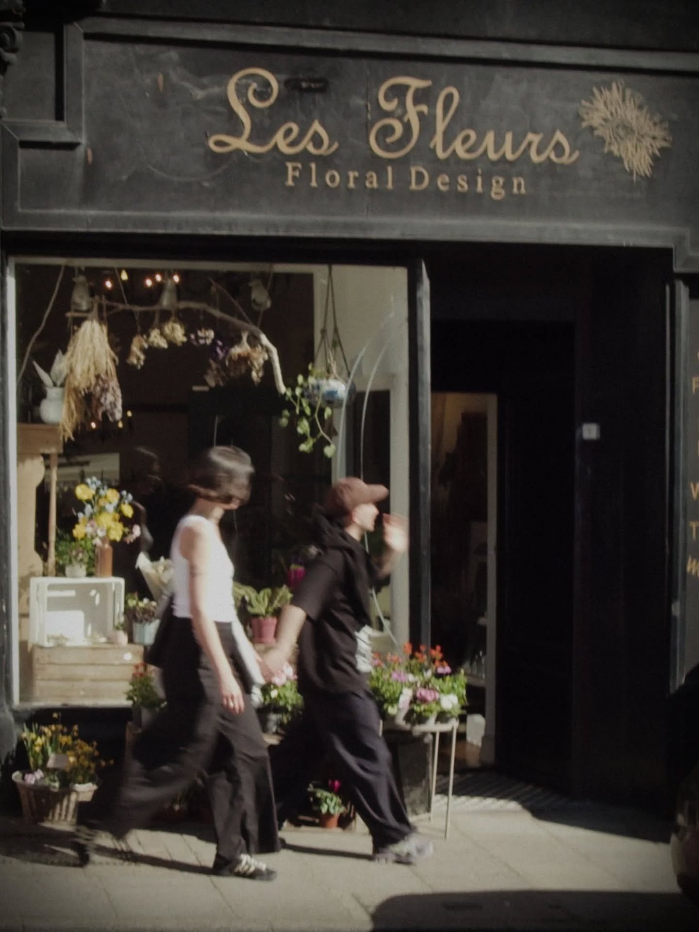 Beautiful dreamy photo of florist @lesfleursbristol on Colston Street 💐🌿💐 There's so many gorgeous small businesses dotted all around the Christmas Steps Arts Quarter - come and explore them all on Christmas Steps, Colston Street, Upper Maudlin St