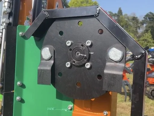  Flail plates fitted on the Lamier range. 