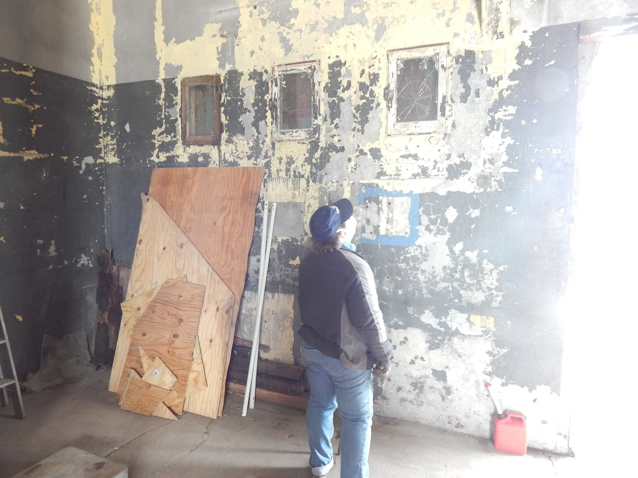 Observing shattered windows