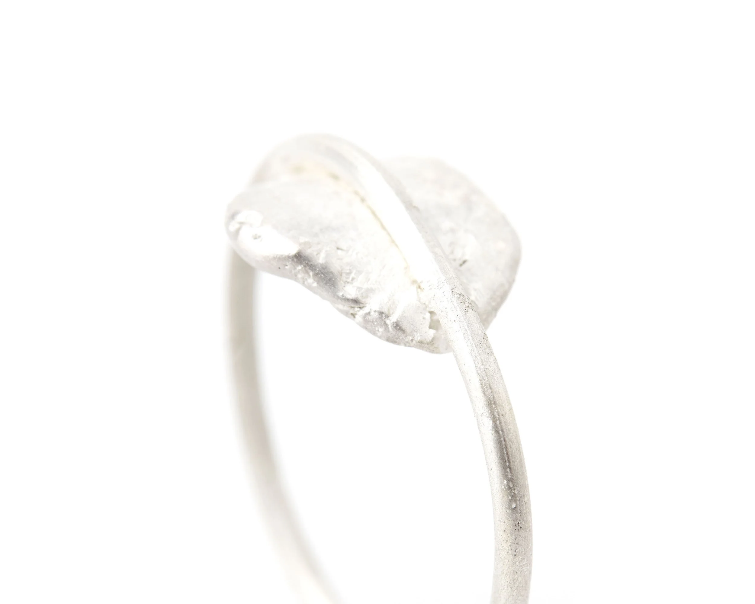 Captured Blemish Ring_silver_zilver_zondersteen_midden2 hires white.jpg