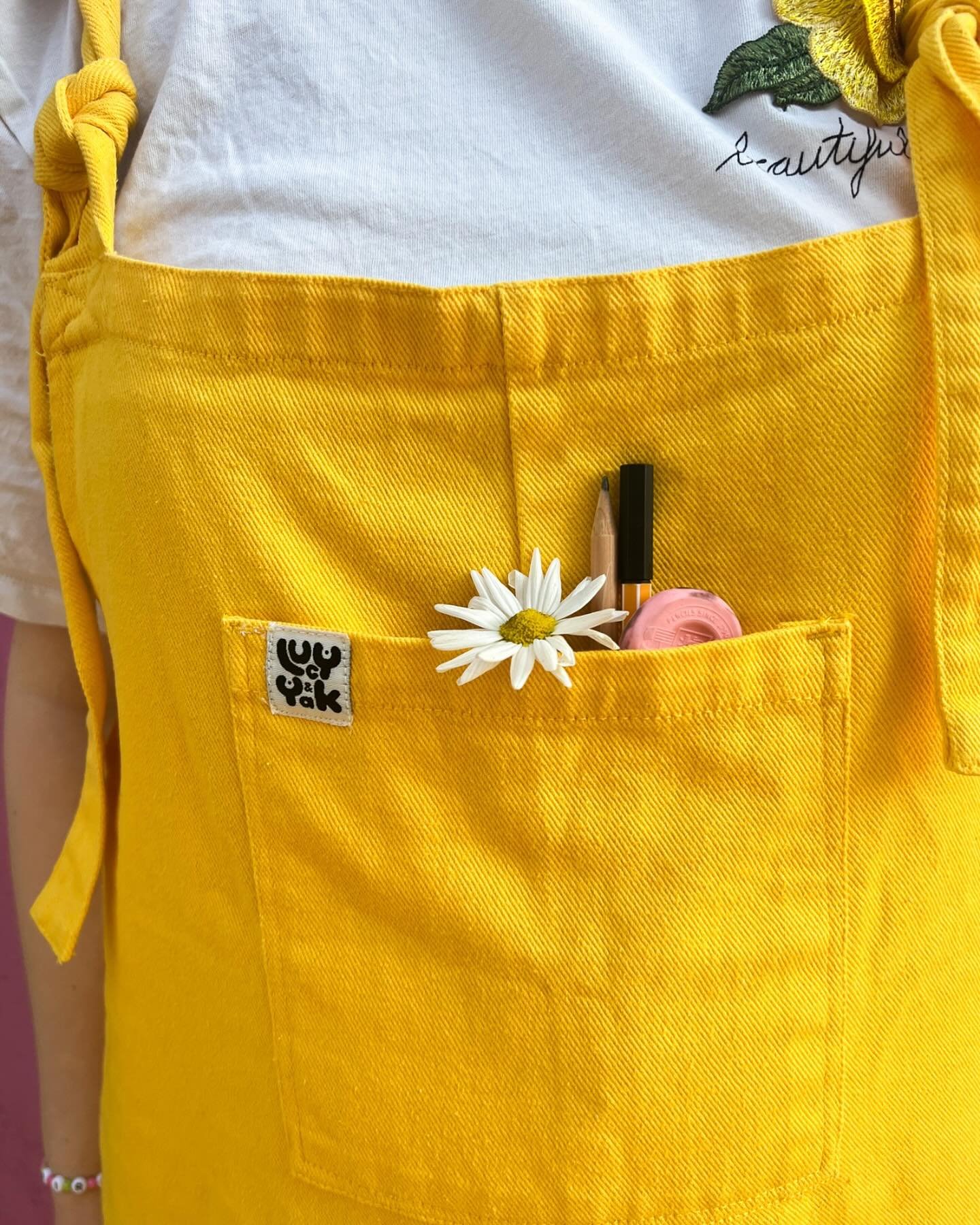 G&auml;nsebl&uuml;mchen &amp; Stifte in der Tasche 🌸🌞 wir sind dann ready die Outdoor-Art Saison zu starten und ihr?
 👀
-
#liveartclub #letsdraw