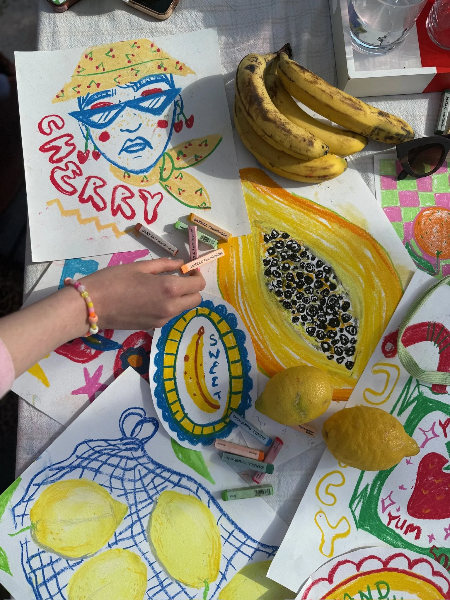 liveartclub-fruit-and-draw-workshop-pastellkreide-markk (7).JPG