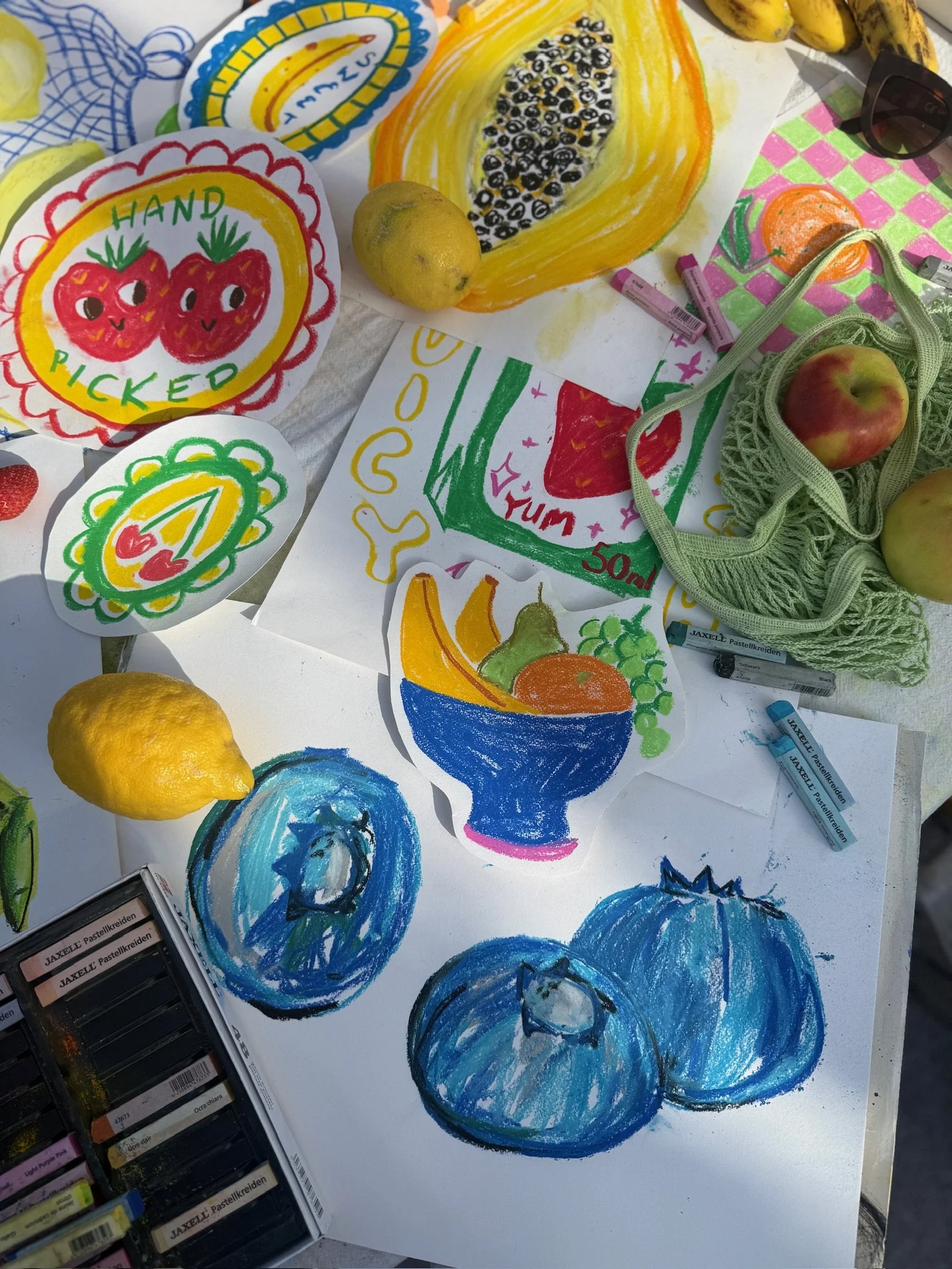 liveartclub-fruit-and-draw-workshop-pastellkreide-markk (6).JPG