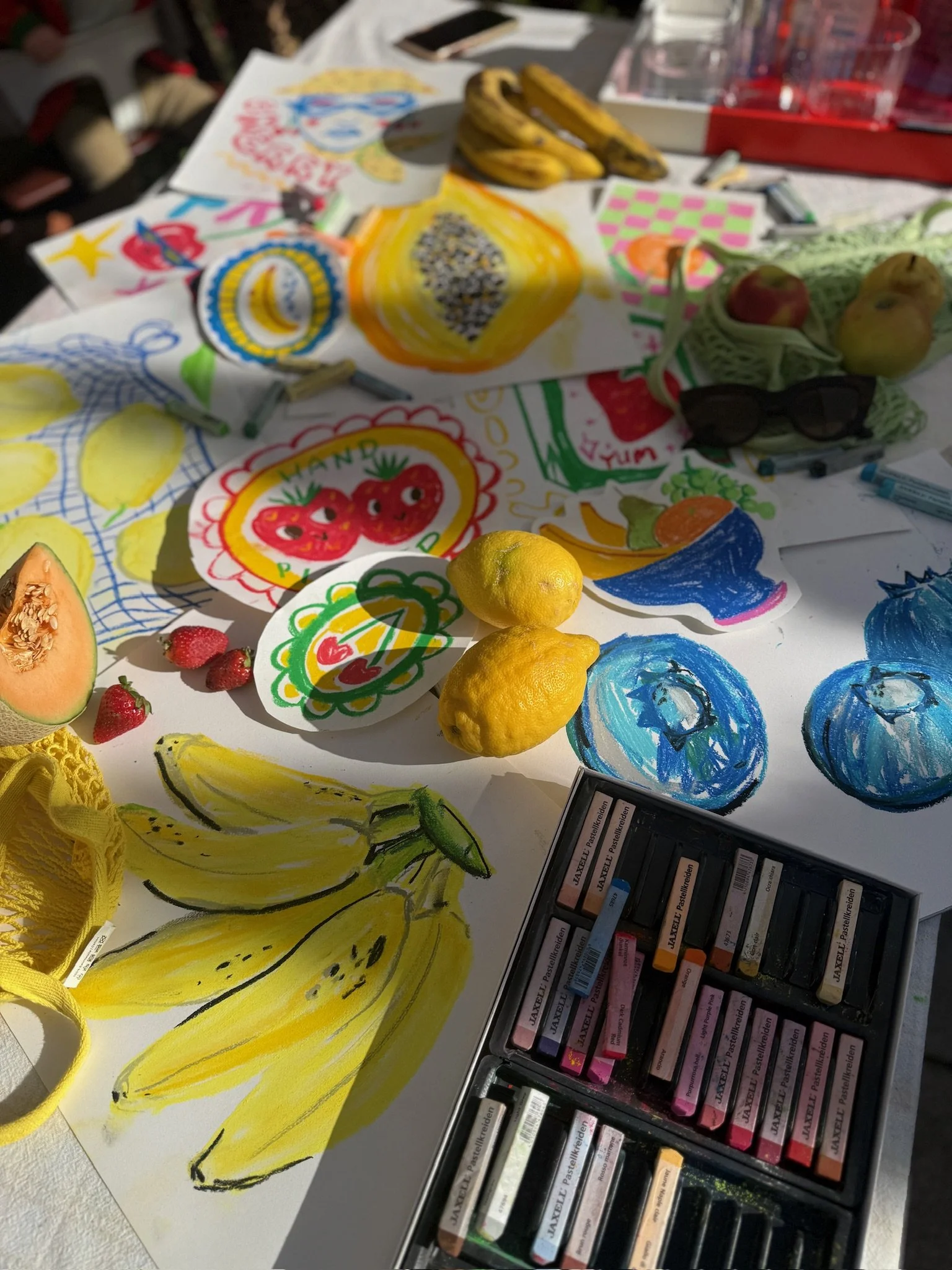 liveartclub-fruit-and-draw-workshop-pastellkreide-markk (3).JPG