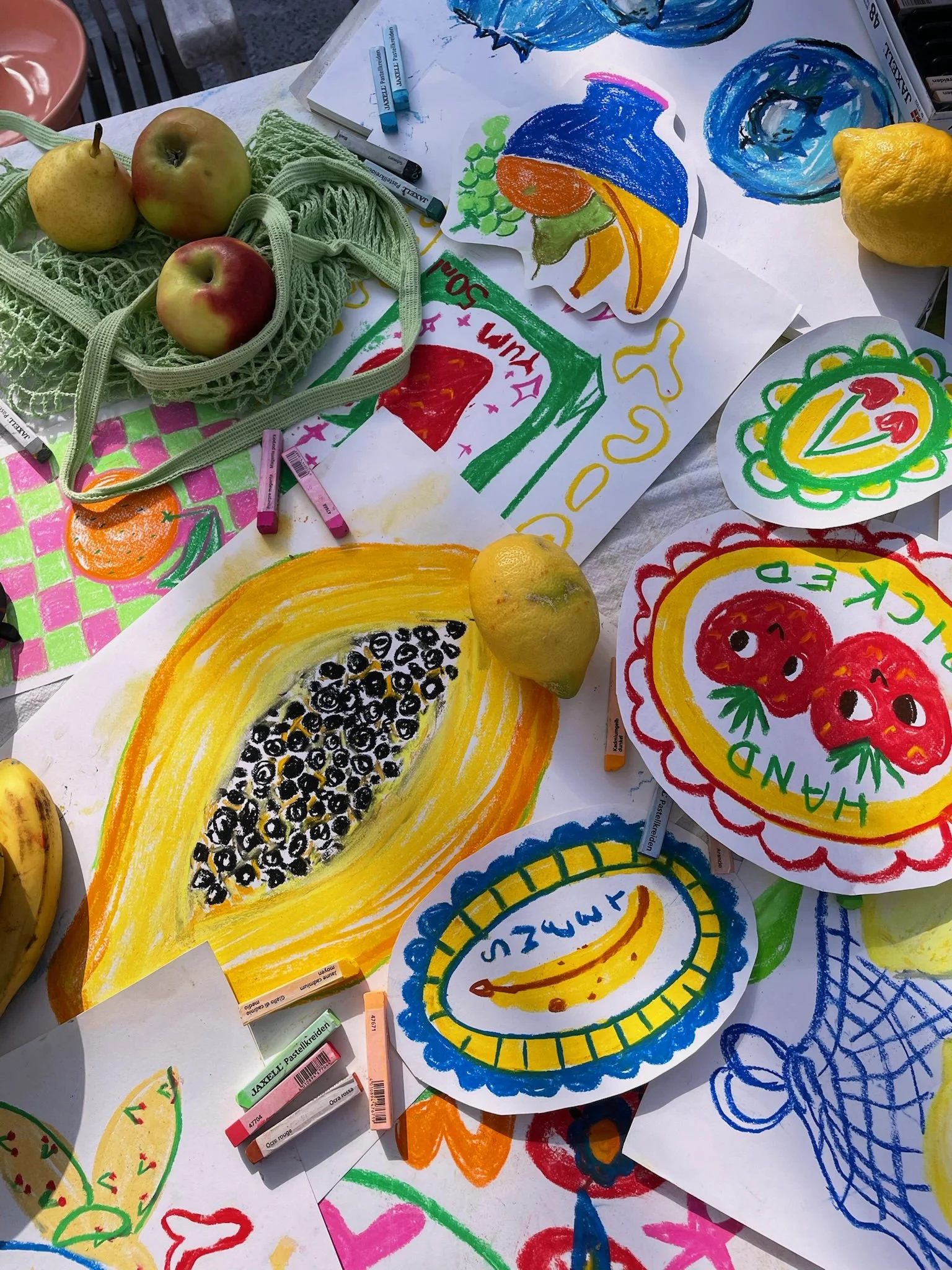 liveartclub-fruit-and-draw-workshop-pastellkreide-markk (1).JPG