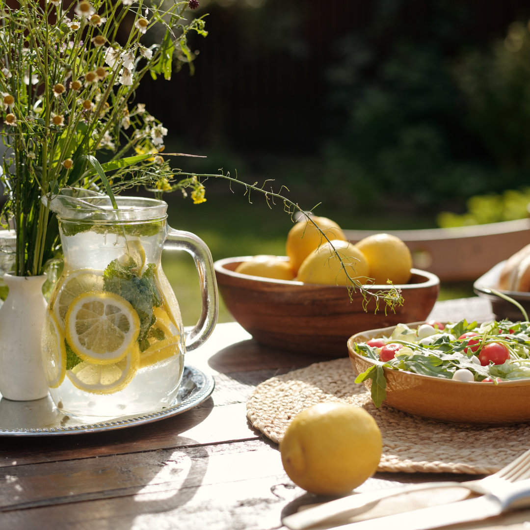 Why Eating Outside Is Good for Your Health This Summer