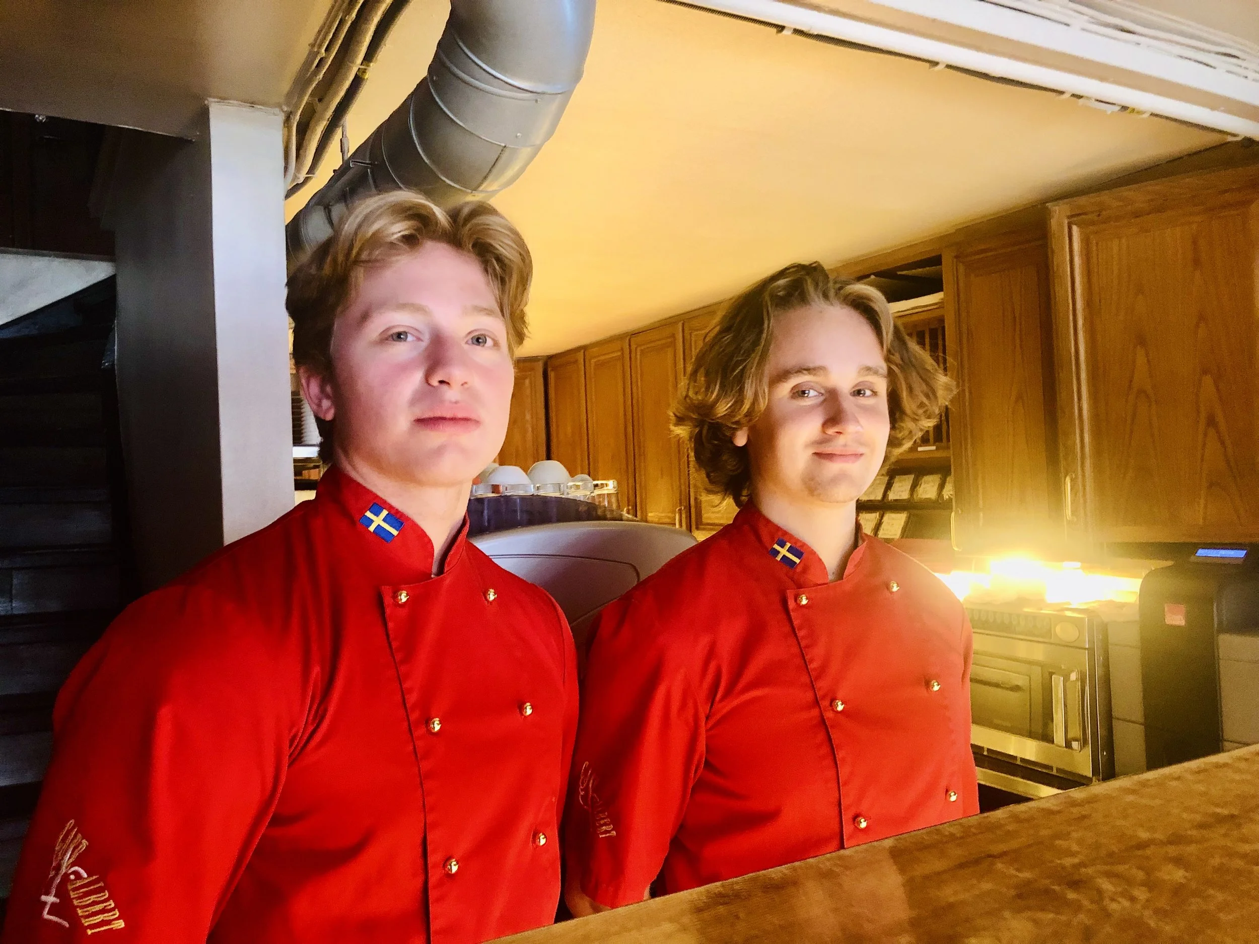 Tveir rauðir þjónar