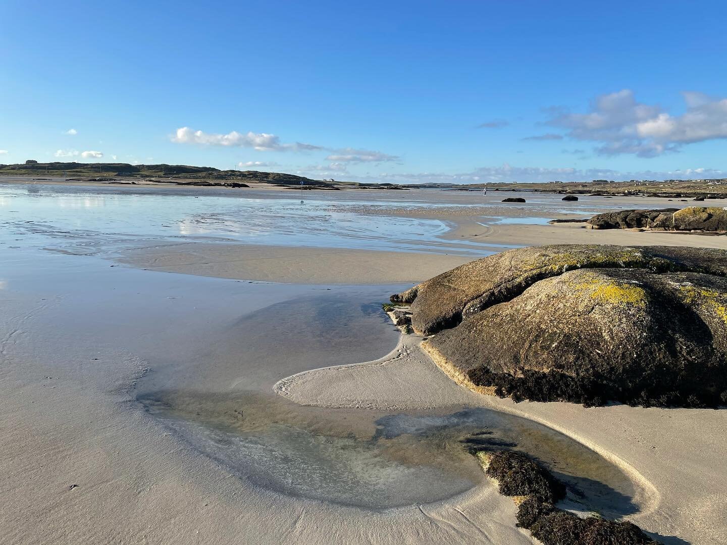 Thanking Mother Nature today for making 4 percent of 100 days of walking possible and a pleasure!! 

#100daysofwalking #omey #omeyisland #atlanticocean #atlantic #islandlife #islandhopping #beachwalks #connemara #wildatlanticway #ineedfresheire #visi