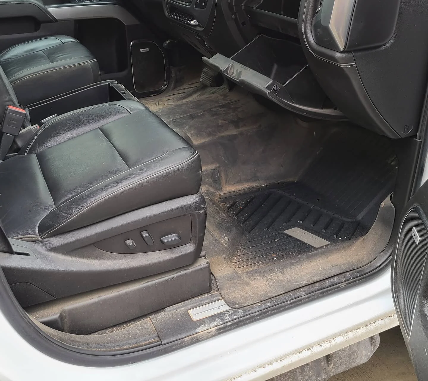 🔥attention car owners in utah county!🔥
We have been so busy these last couple weeks thanks to all of you!! To celebrate, we are offering a full detail on any car, in any condition for just $100!! Only the next 10 clients! Im talking steam clean car