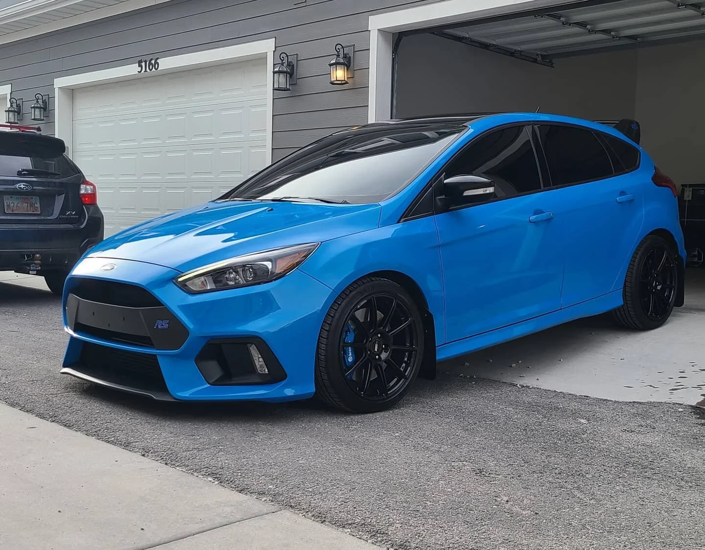 Stay focused...
 Thanks @_ccrook for letting me work on this beauty! 
.
.
.
#fordfocusrs
#focusrs #horsepower #fast #blue #ford #cleancar #detail #ceramiccoating #ceramic #followｍe #utah #utcounty #mobiledetail #coolbeans #detailing #detailbible #det