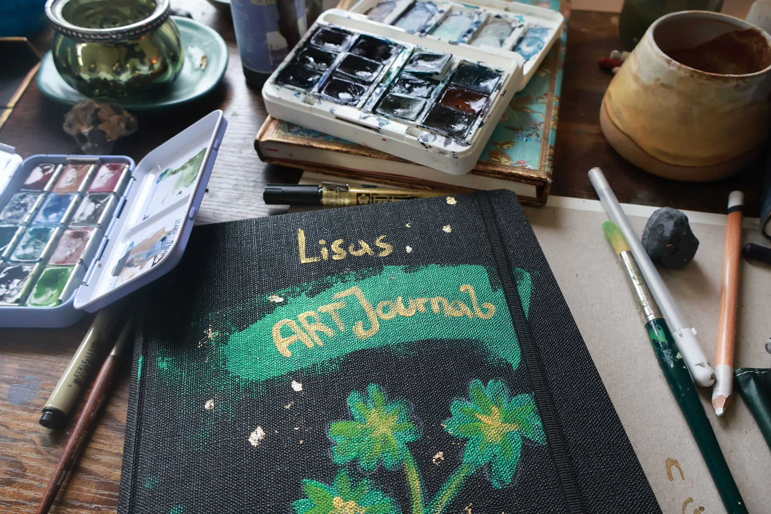 Art Journal auf einem Schreibtisch