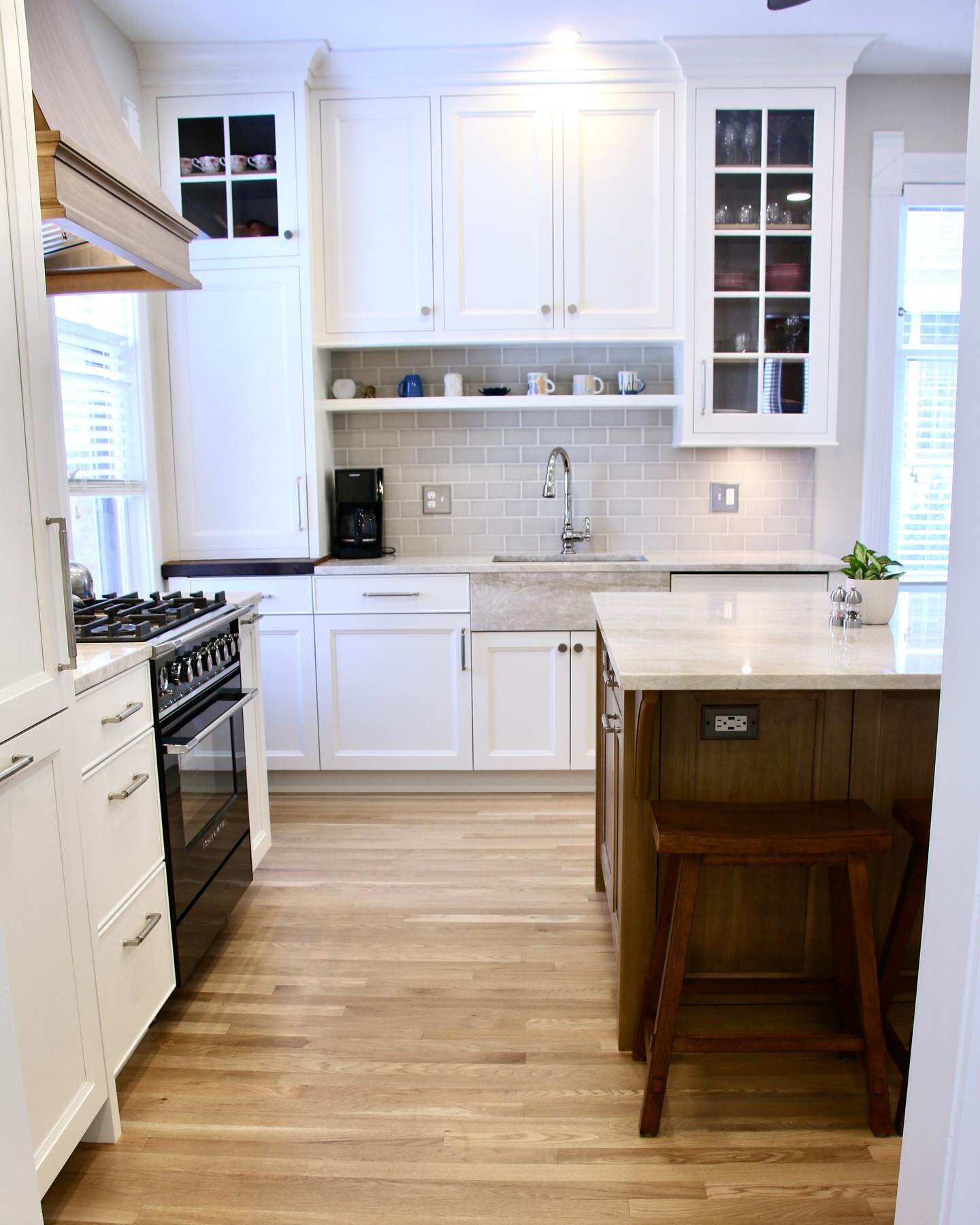 With enough resourcefulness, there&rsquo;s no kitchen that can&rsquo;t look amazing, even when it&rsquo;s a historic home and nothing is level or square. This one in Heritage Hill makes us happy. 

#homebuilder #homeimprovement #renovation #homedecor