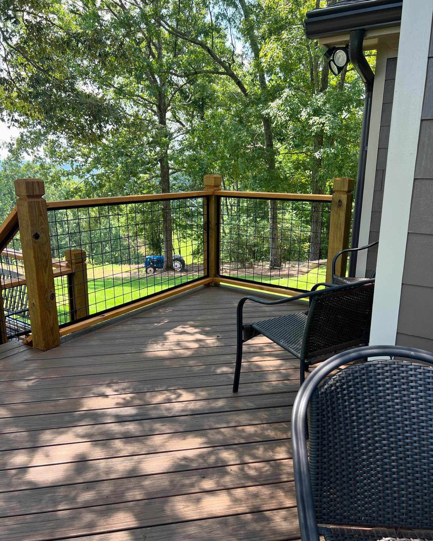 Featuring: Havana Gold Trex and Wild Hog Railing

The warm tones of Trex and sleek design of Wild Hog Railing makes this the perfect outdoor spot for cool fall evenings.

Both of these items are in stock at our warehouse now! Come in today or give us