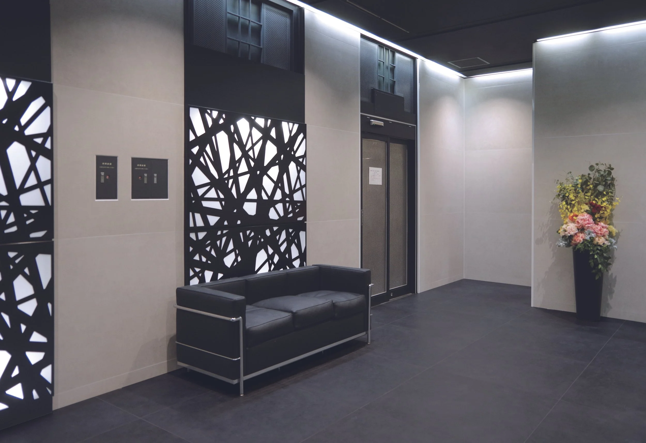 _SecondoImportThron_Office-Building_Interior_Vort-Ebisu-Maxim_Tokyo_1.jpeg