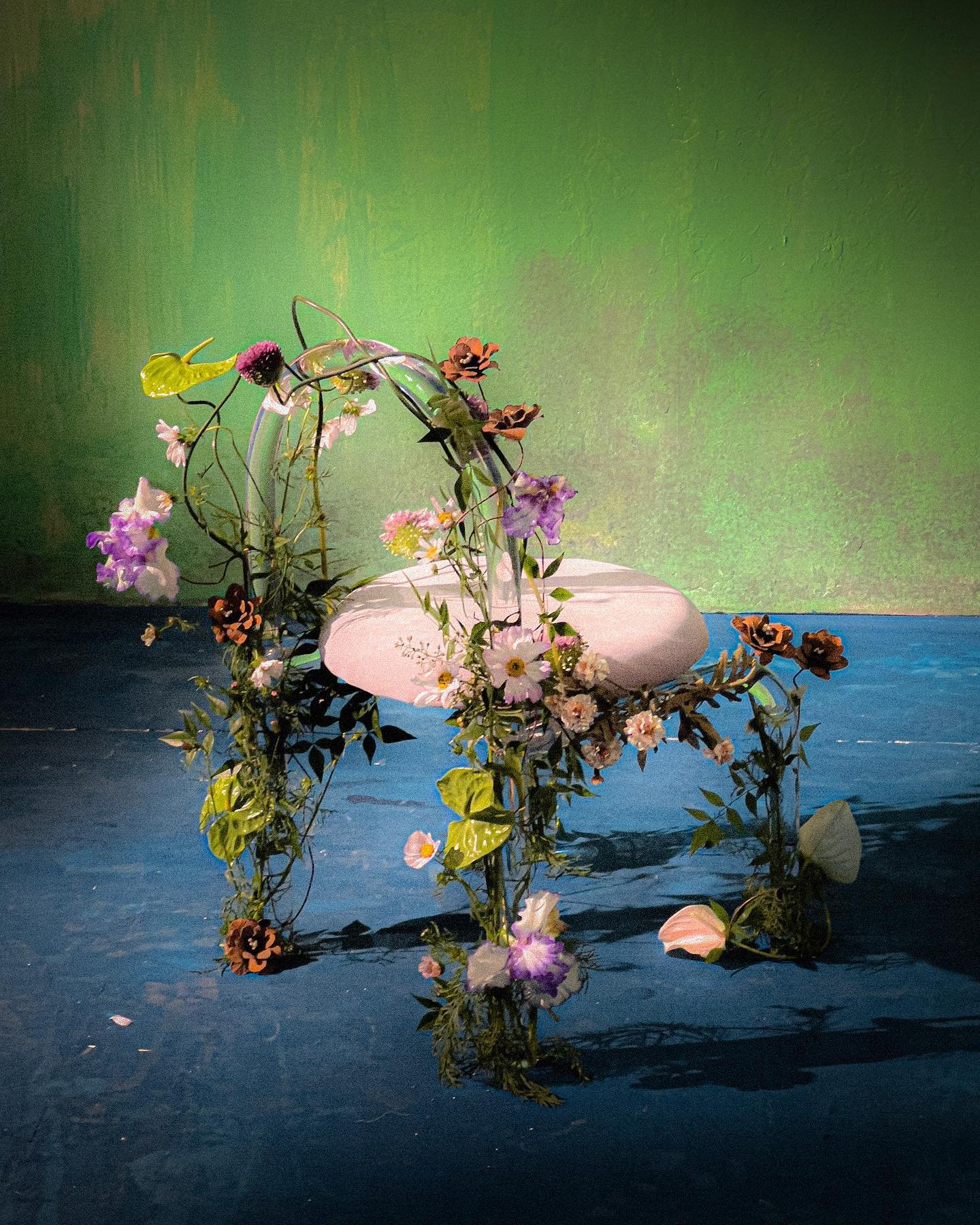 🪑
_____________________________
#flowerdesign #floraldesign #eventflowers #floralart  #floralarrangement #floralart