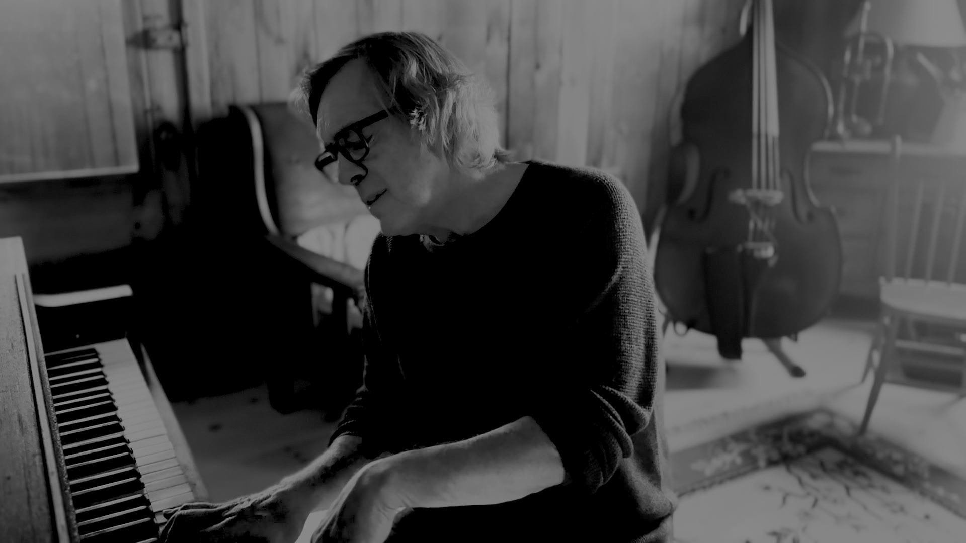 Yves Marchand lève le voile sur « Loin de l'île », premier extrait de son nouvel album