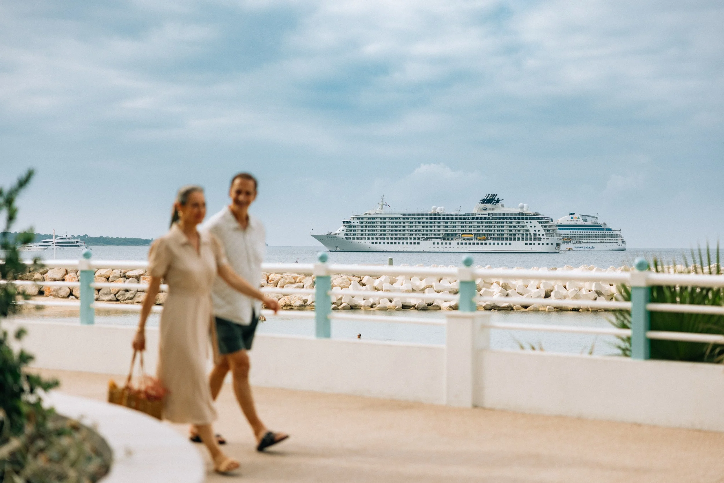 The World Cruises - People, advertising, travel, lifestyle photography. Drew Woolery, Kansas City commercial and advertising photographer and director.