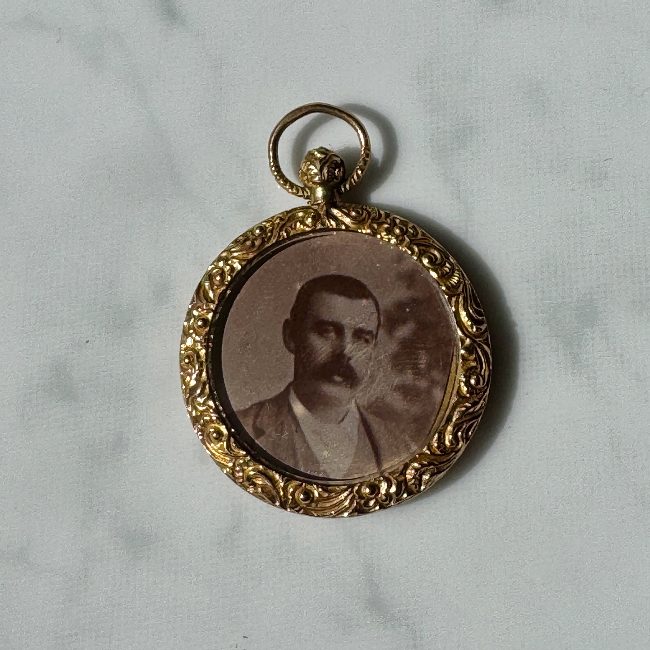Victorian Ornate Glass Picture Locket, 9ct