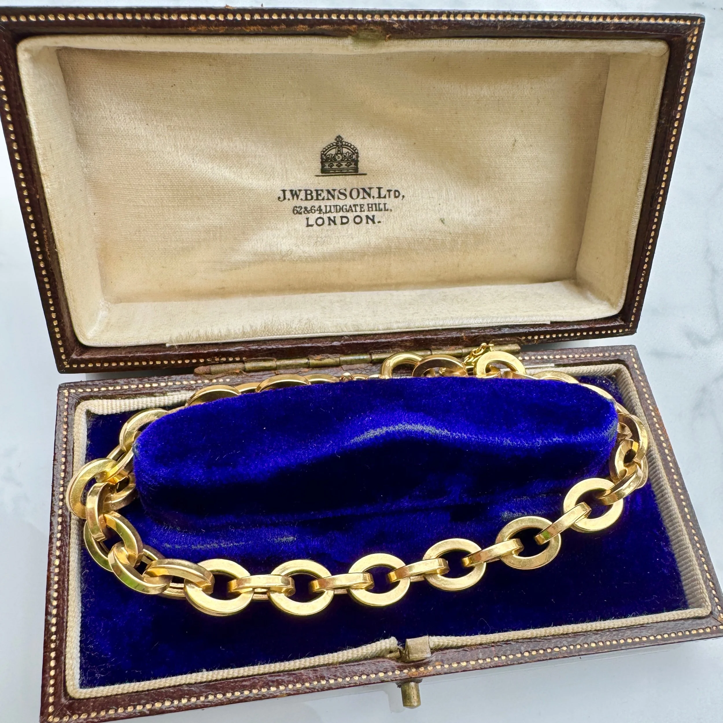 An 8.25" Italian Oval Link Bracelet in 18ct Gold