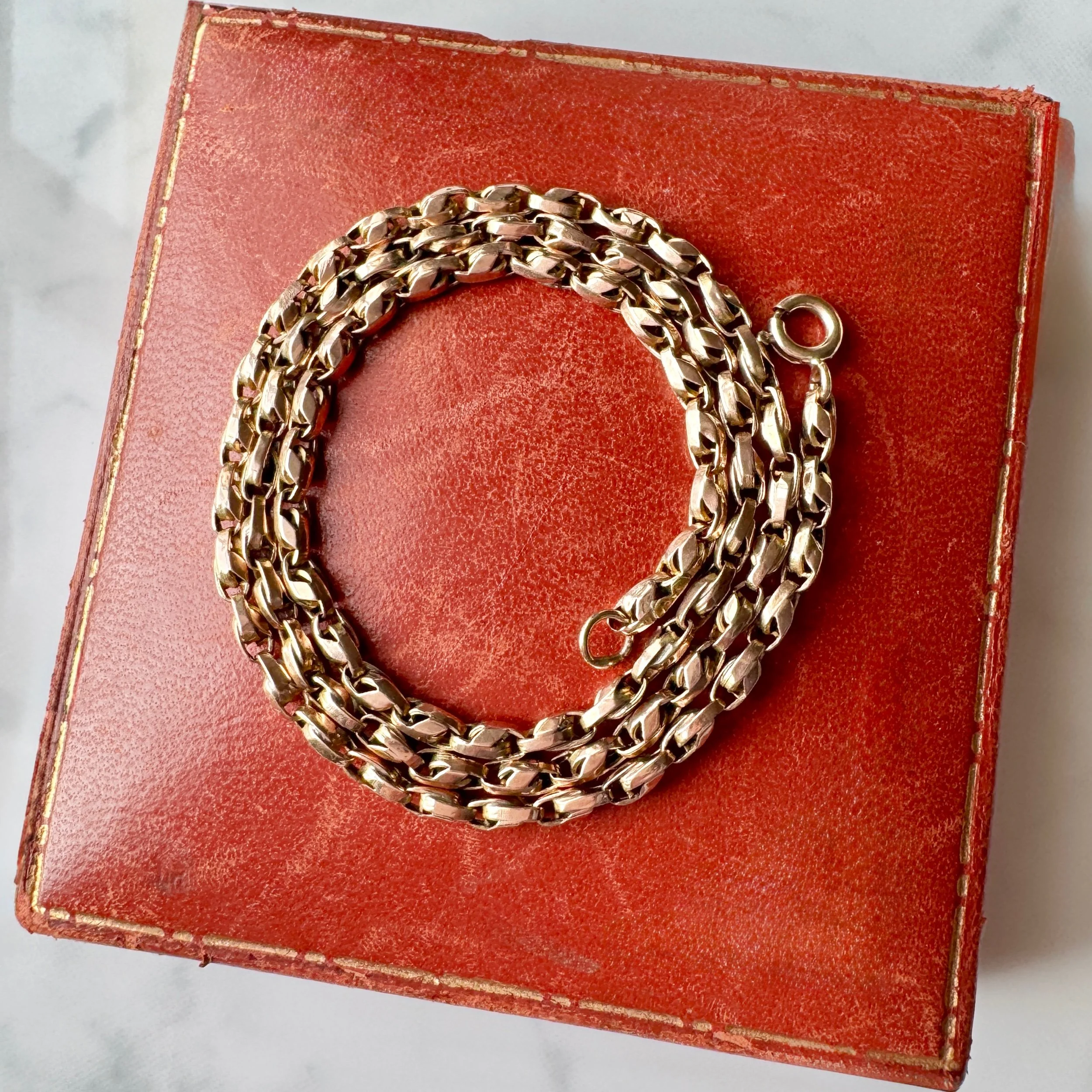 An 17" Tulip Link Chain, 9ct