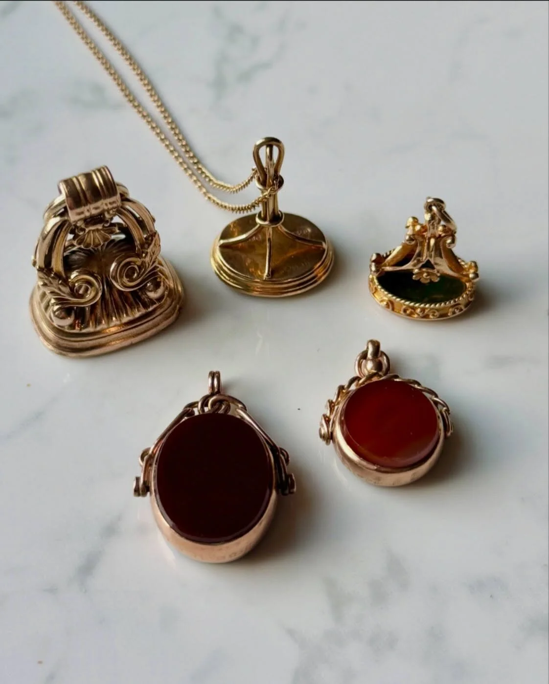 Antique 9ct gold fobs 💫 Historically worn as a decorative ornament on a gentleman&rsquo;s watch chain these beauties make excellent, interesting pendants. All available on the website 💛
Happy Monday my friends 💛

#goldfob
#antiquejewelry
#joaniesj