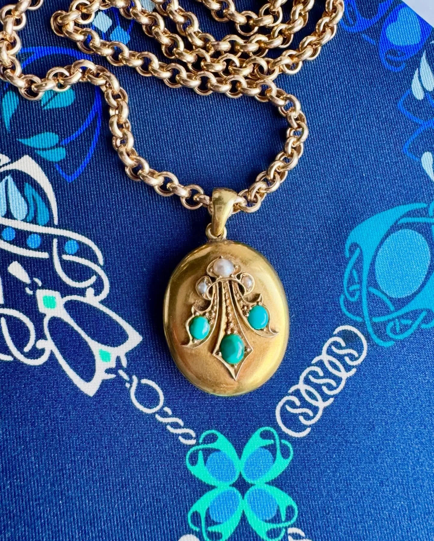 15ct turquoise &amp; pearl locket - perfection! So many questions about this one. Details are on the website 🩵 Layaway will be open in 24hrs. Happy hump day my friends 🩵

#joaniesjewels 
#turquoiselocket
#15ctlocket