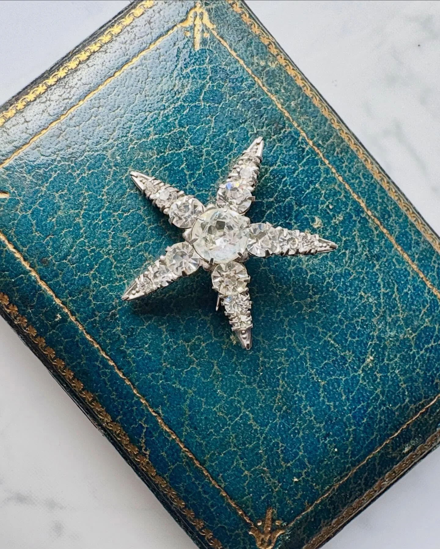 You&rsquo;re loving the stars at the moment! This beauty has already sold from the website but deserves its spot here ⭐️

#joaniesjewels 
#pastestar
#antiquejewelry