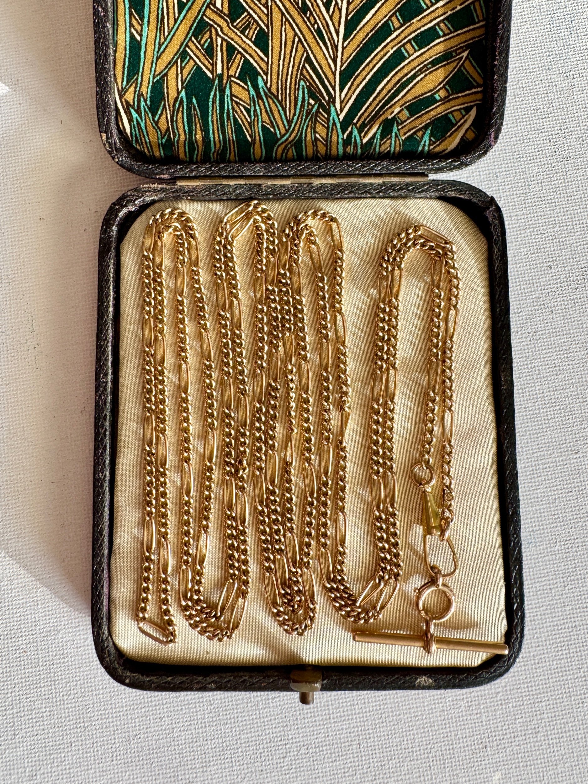 59.5" Victorian Figaro Long Guard Chain with T Bar, 15ct