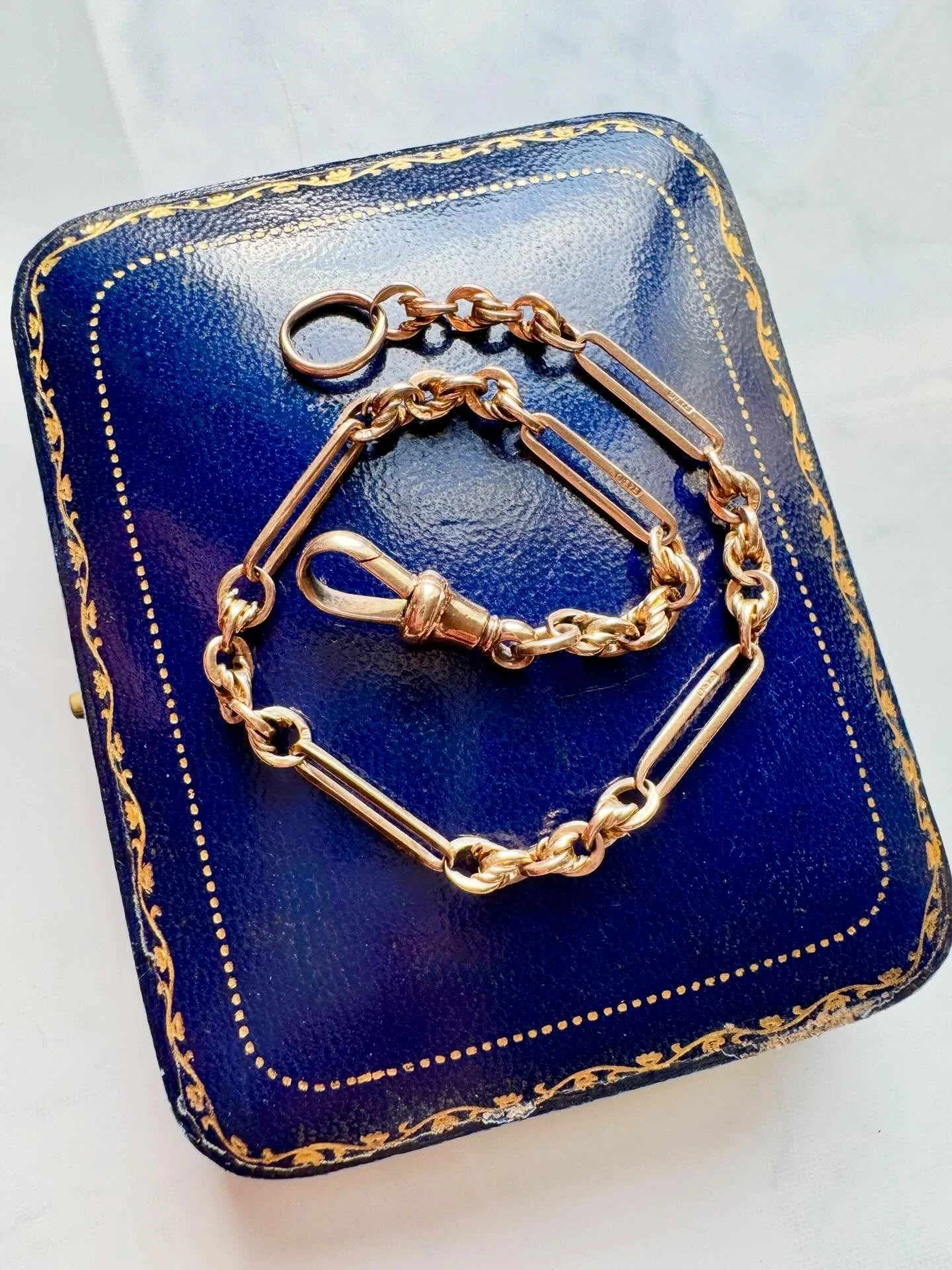 This fabulous lovers&rsquo; knot &amp; trombone link bracelet has just landed on the website. Such a sought after style crafted in 9ct rosey gold &amp; with a dog clip clasp. This beauty is perfect worn as a bracelet or necklace,  if clipped to anoth