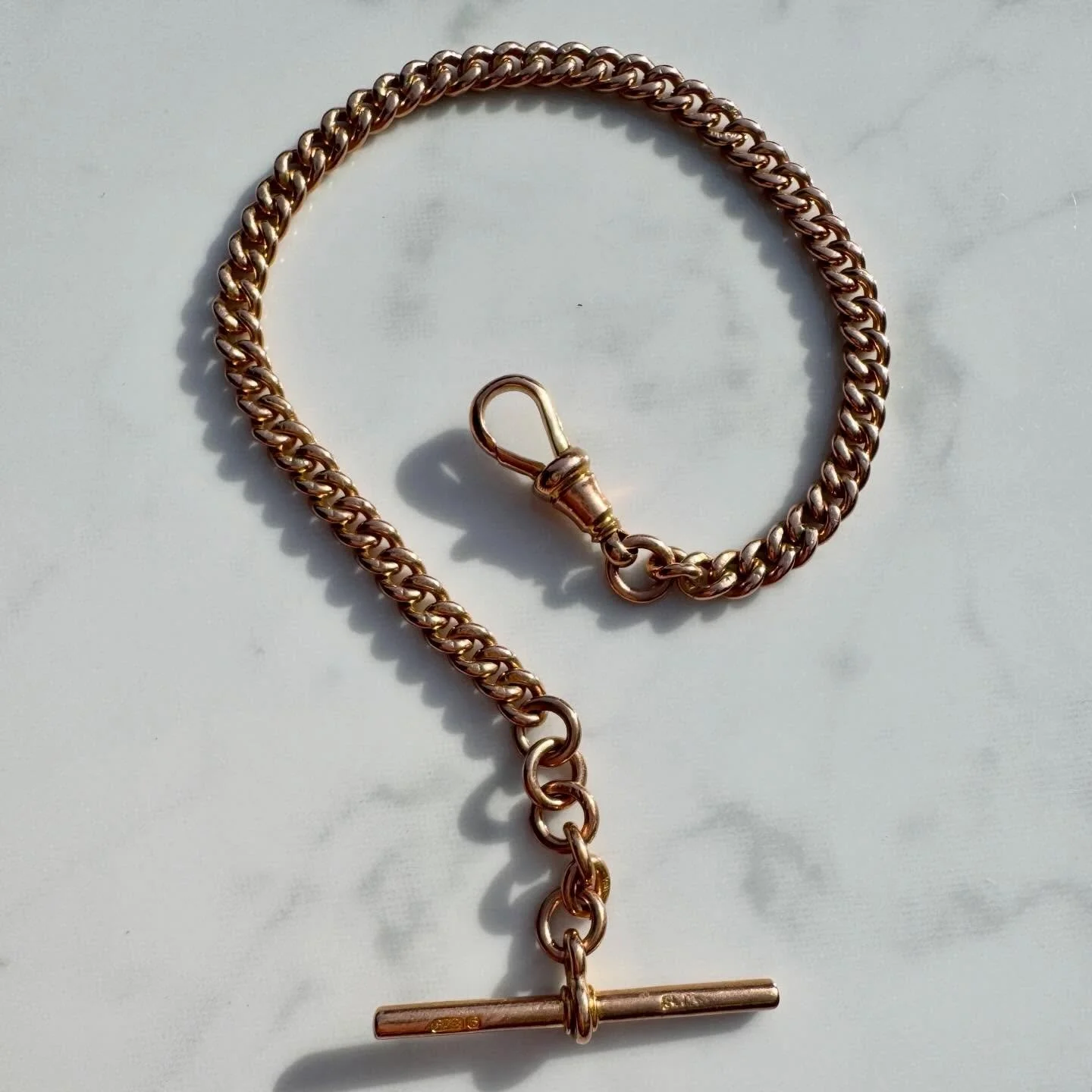A fabulous 9ct gold Albert chain with T bar and dog clip clasp ⛓️ New &amp; listed on the website. Happy Friday! ❤️

#joaniesjewels
#Albertchain
#antiquejewelry