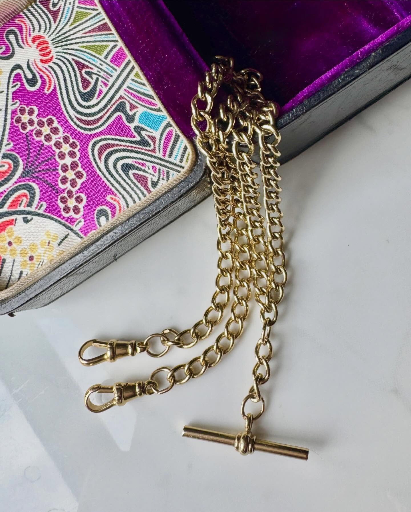 {SOLD} Who needs a fabulous Albert chain? This one is 9ct yellow gold, 18.5&rdquo; long &amp; is in excellent vintage condition 💫 On the website now - layaway is available,  just message me for details. Happy hump day my friends 💛

#joaniesjewels 
