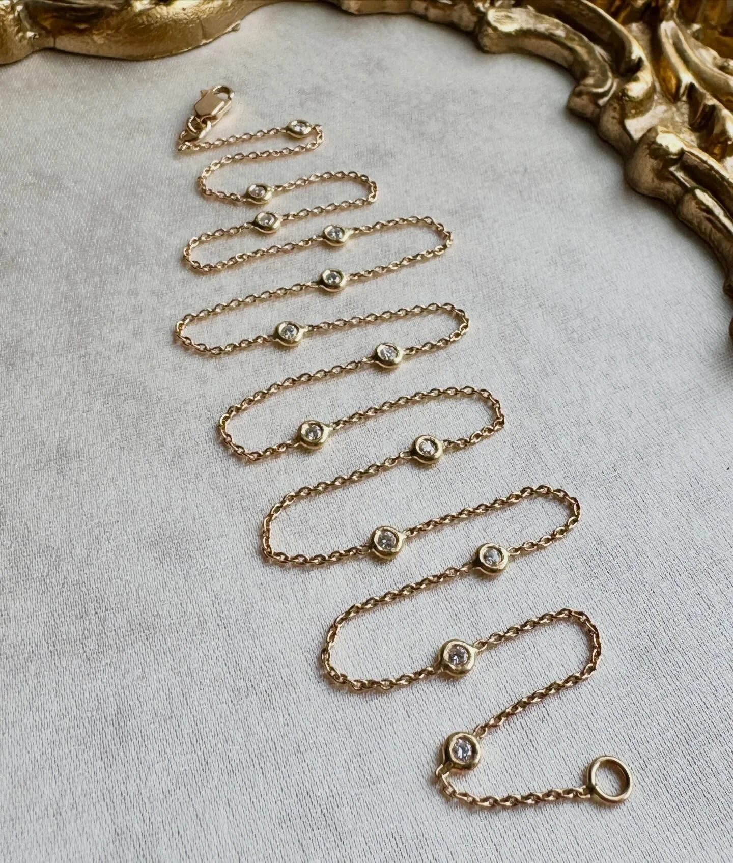 Do you need some diamonds by the yard? New - an 18ct yellow gold station set with round brilliant cut diamonds. Vintage perfection 💎💫⛓️
I&rsquo;ve linked it in Stories. Message me with any questions. Layaway opens in 24 hours. Let me know if you&rs