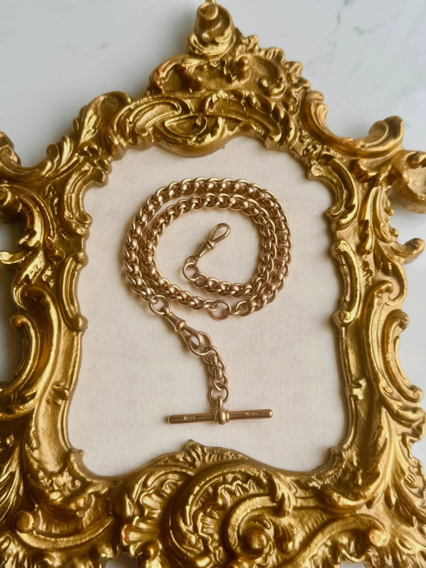 Antique rollerball double Albert in 9ct gold ⛓️New and on the website now. DM for a link to details on the website 💛 Happy Friday my friends 💛

#joaniesjewels 
#antiquechain
#albertchain
#antiquejewelryaddiction