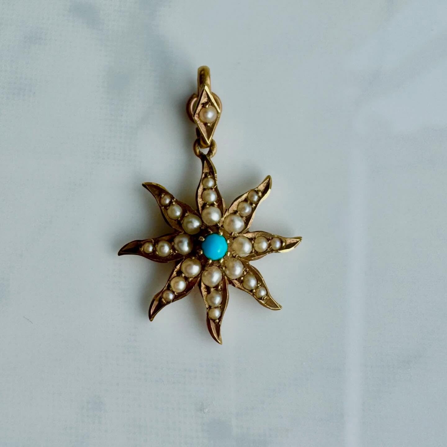 A Victorian turquoise star pendant - the perfect splash of colour for your neck stack ⭐️🩵 Available on the website now. Happy Sunday everyone 💛

#joaniesjewels
#antiquejewelryaddiction 
#turquoisestar