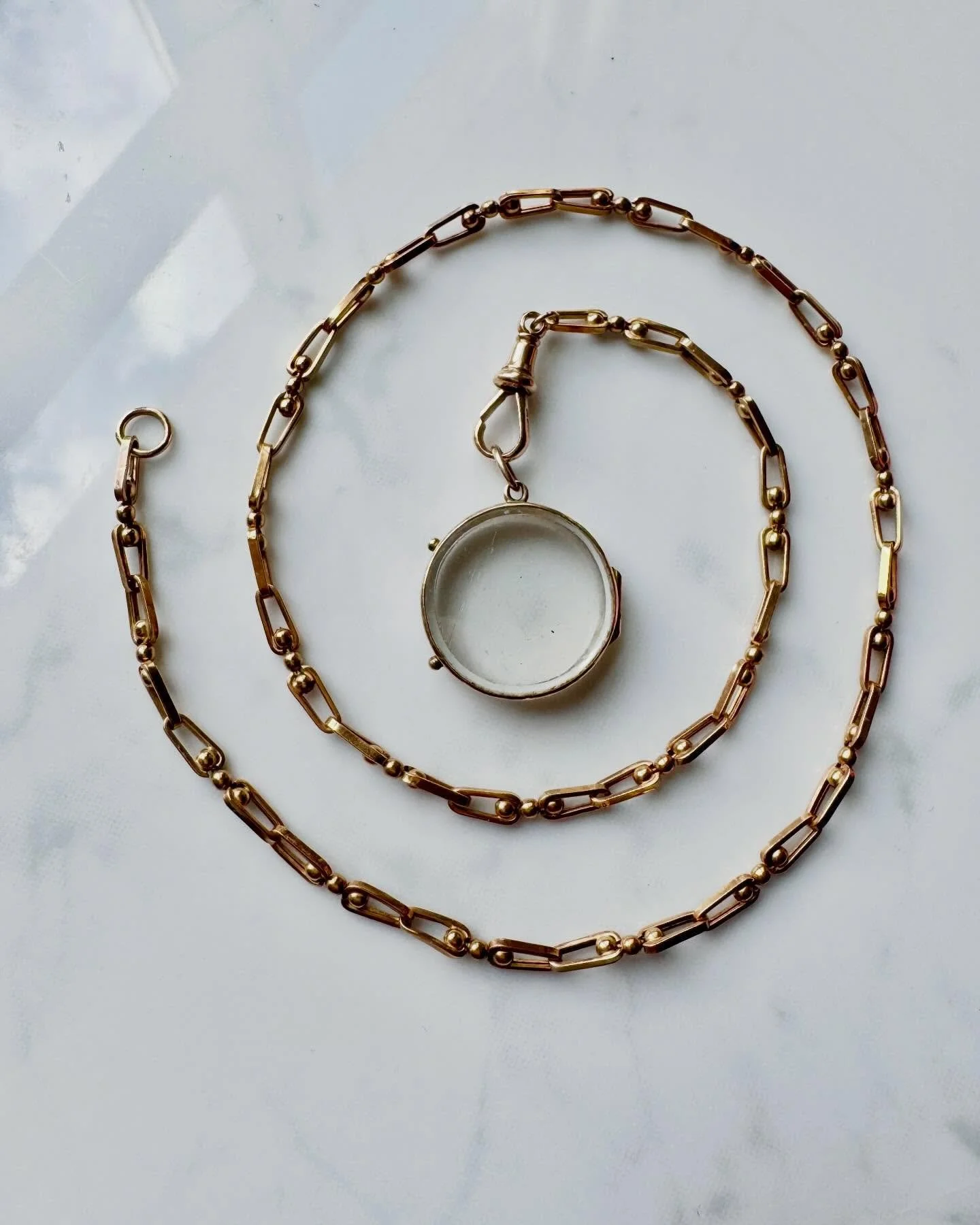 Fabulous combination ⛓️
Chain &amp; locket both available 💛
Linked in Stories. Happy Thursday my friends 💛

#joaniesjewels
#antiquejewellery 
#goldchain