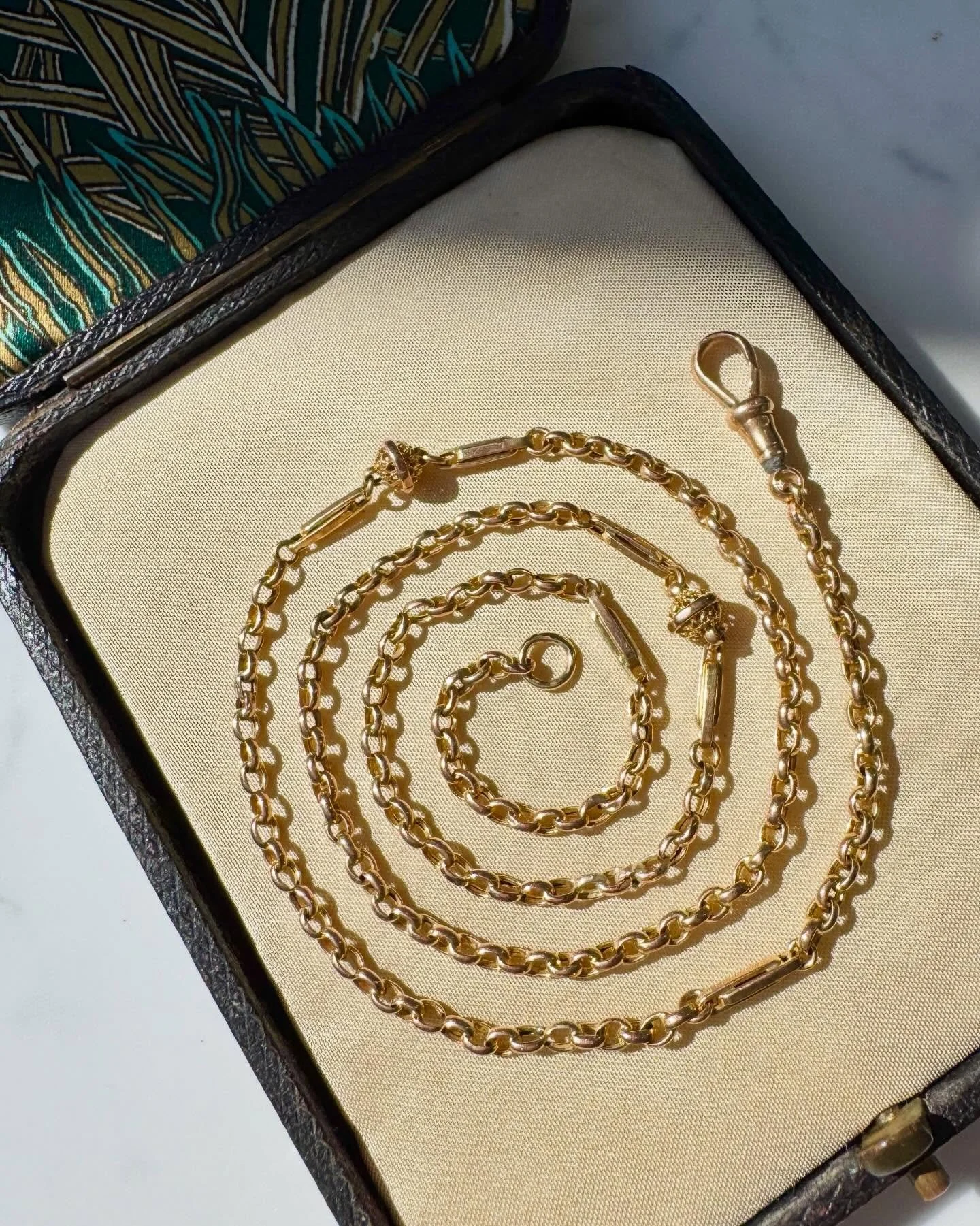 Wonderful antique 9ct chain with ball &amp; bar accents and a dog clip clasp. Available in the website now. Perfect on its own or with a statement pendant 💫

#joaniesjewels