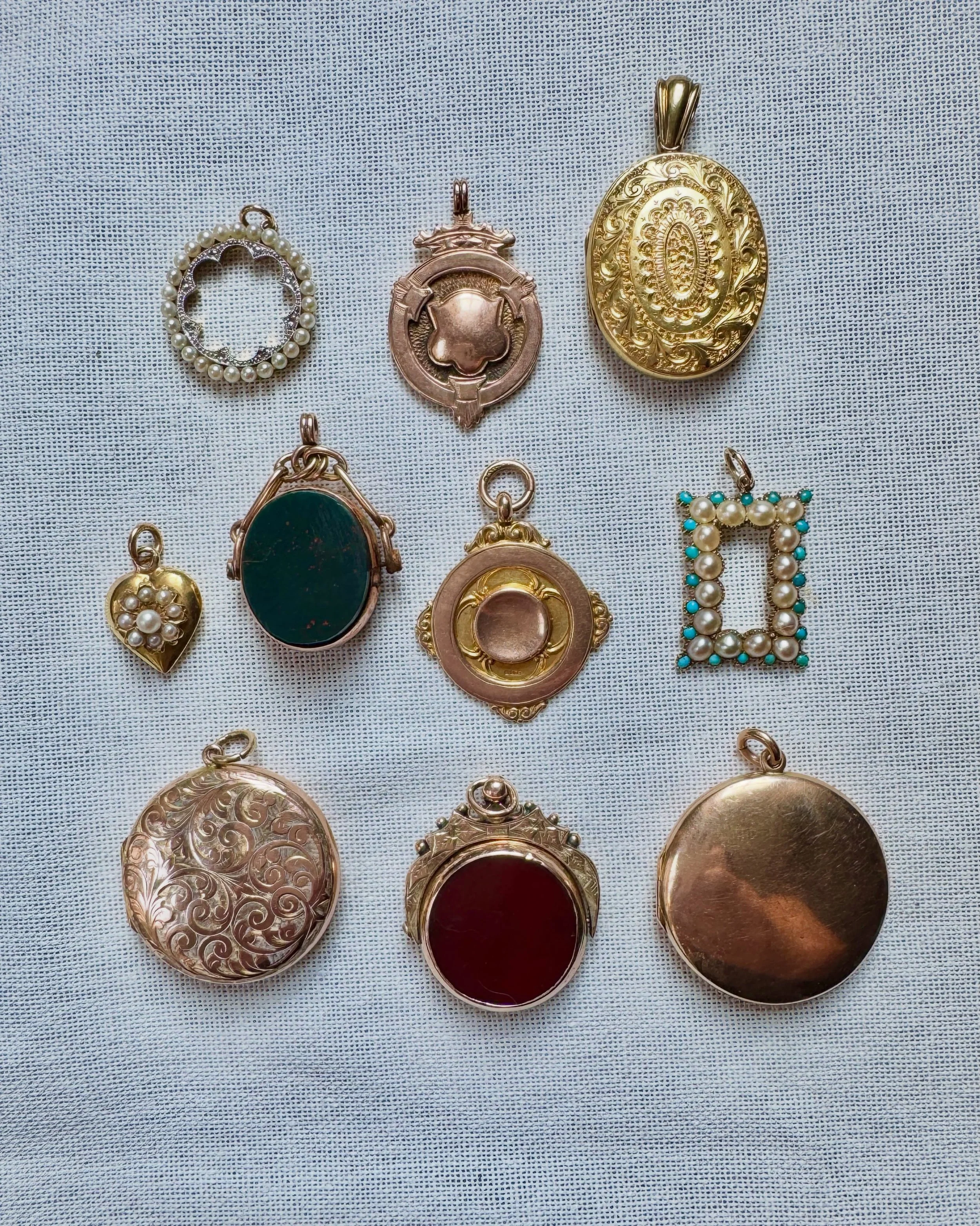 Available antique gold pendants, lockets and fobs for your neck stack. Which would you choose? 
Find them on the website, message me with any questions ❤️