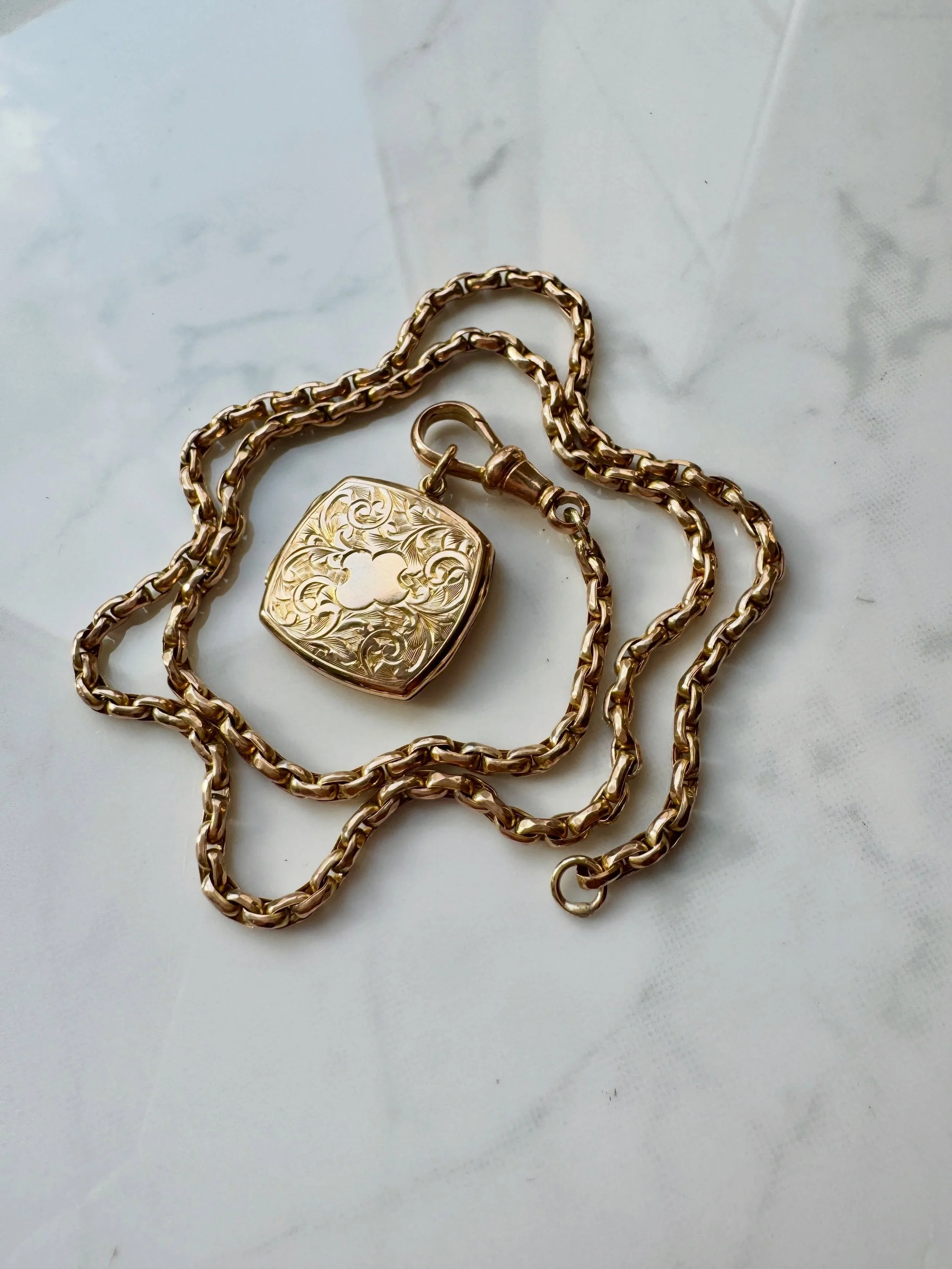 Does your collection need a fabulous chain? Two 9ct soft belcher link chains have just been added to the website. One has a juicy antique dog clip, the other with a more affordable bolt ring clasp 💫