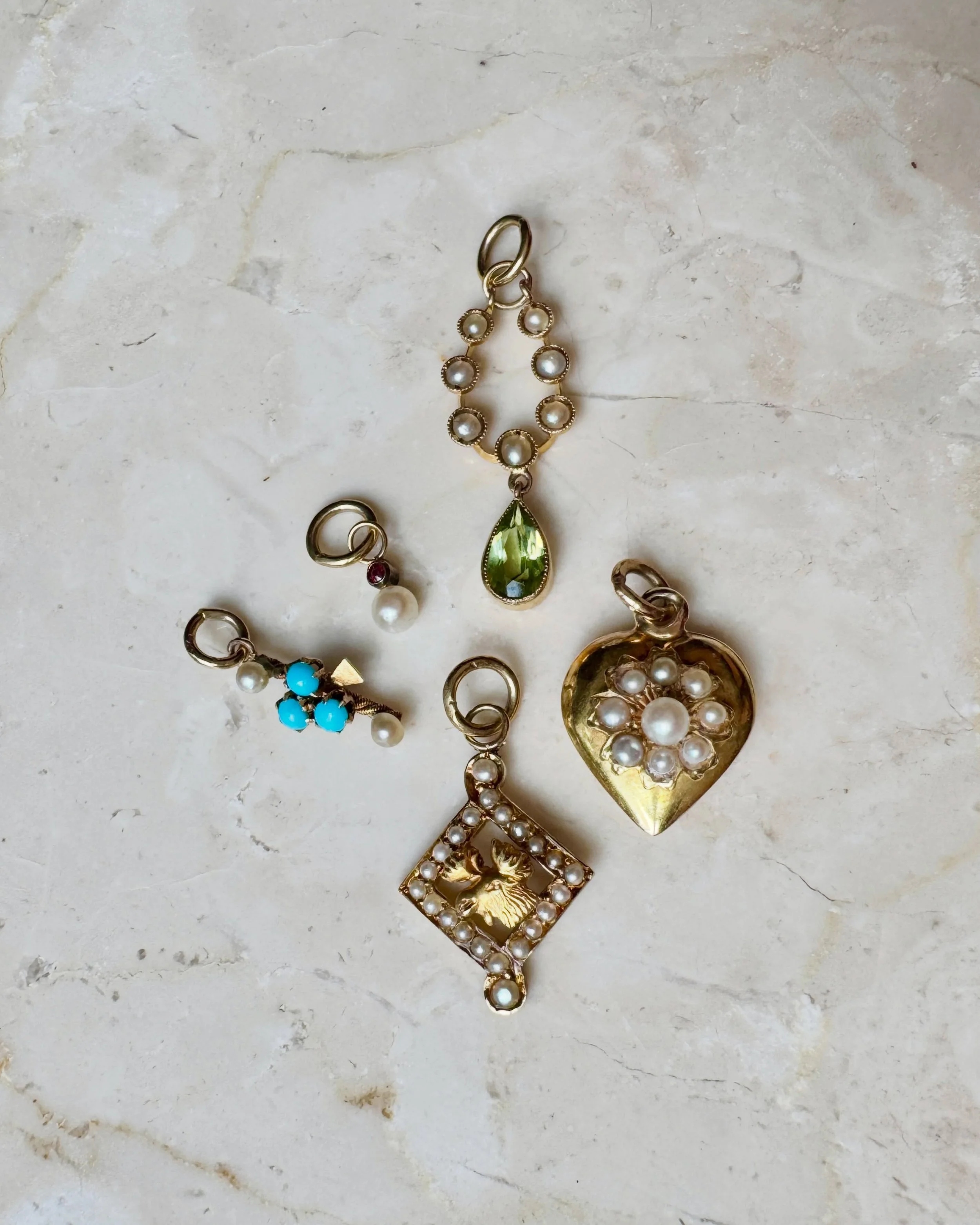 Wonderful pearl charms for #tinytuesday 🤍
All available 💫 Happy Tuesday 🤍