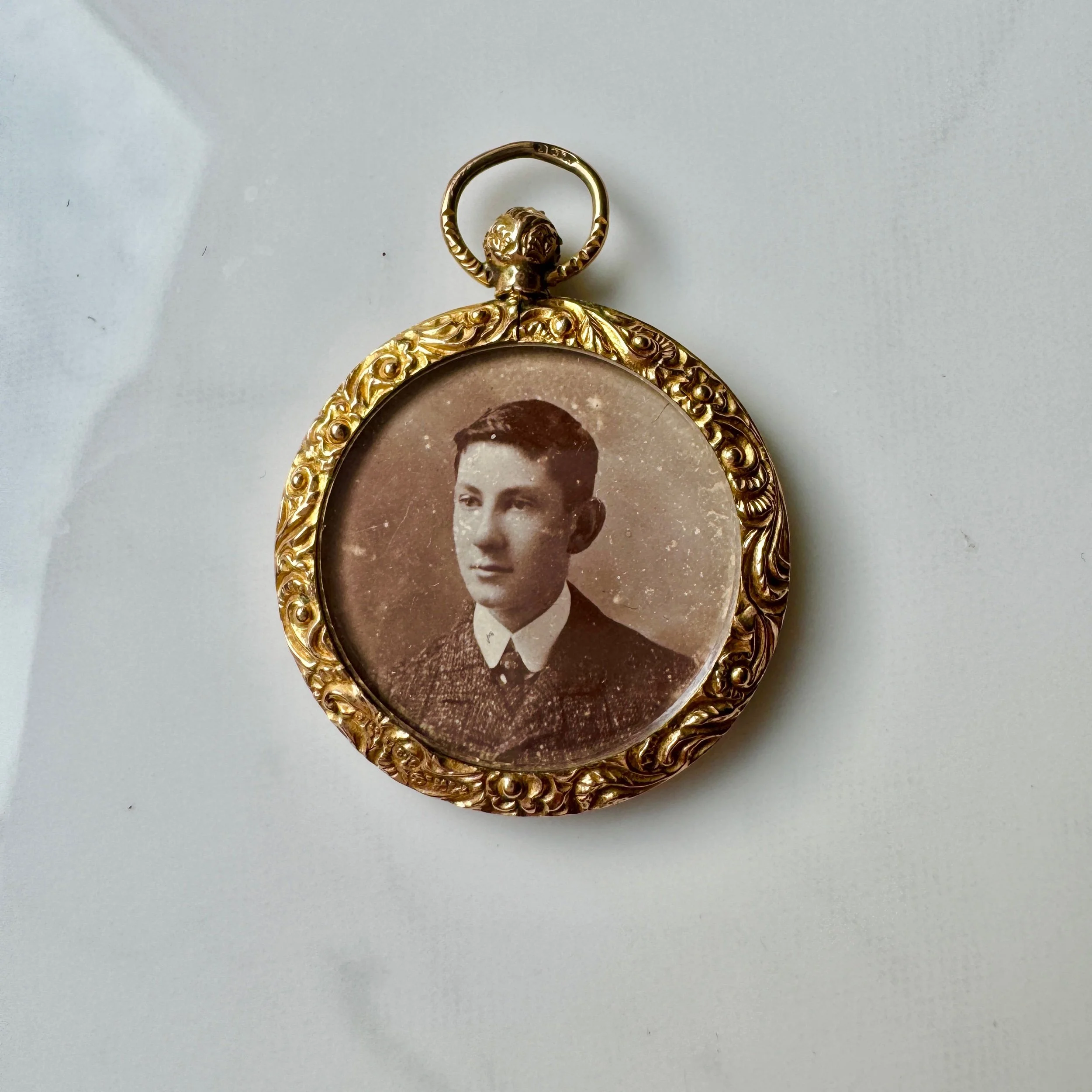 Victorian Ornate Glass Picture Locket, 9ct