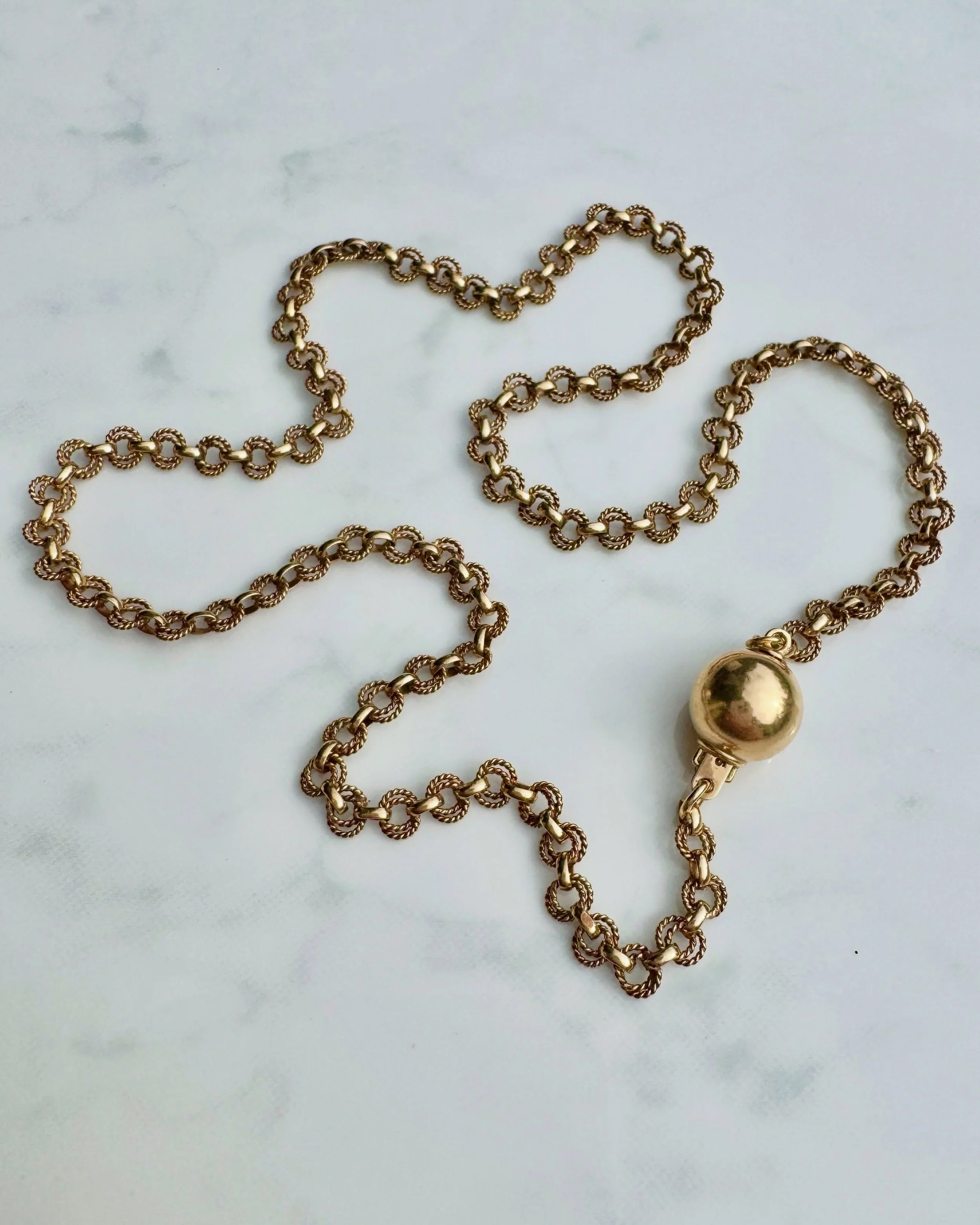 Another one that I&rsquo;ve been hoarding and wearing on repeat. A frilly 9ct vintage circle chain with a fabulous ball clasp. Perfect in a neck stack with the ball at the front - so good for someone like me who loves an orb and all things circular ?