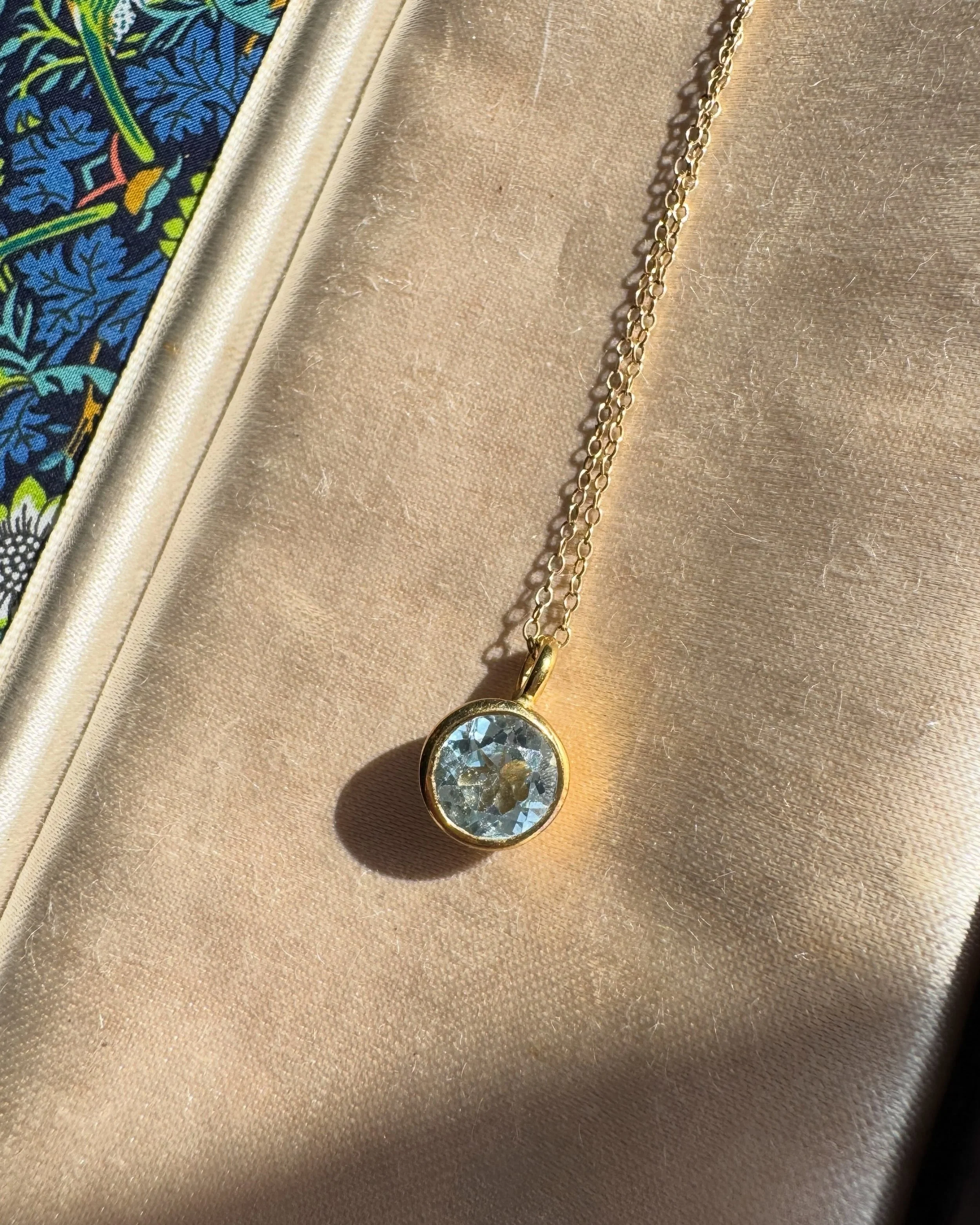 Closed cup blue topaz pendant in 18ct gold - a sparkly, tactile piece 💙 Available on the website - message me with any questions. Happy hump day!