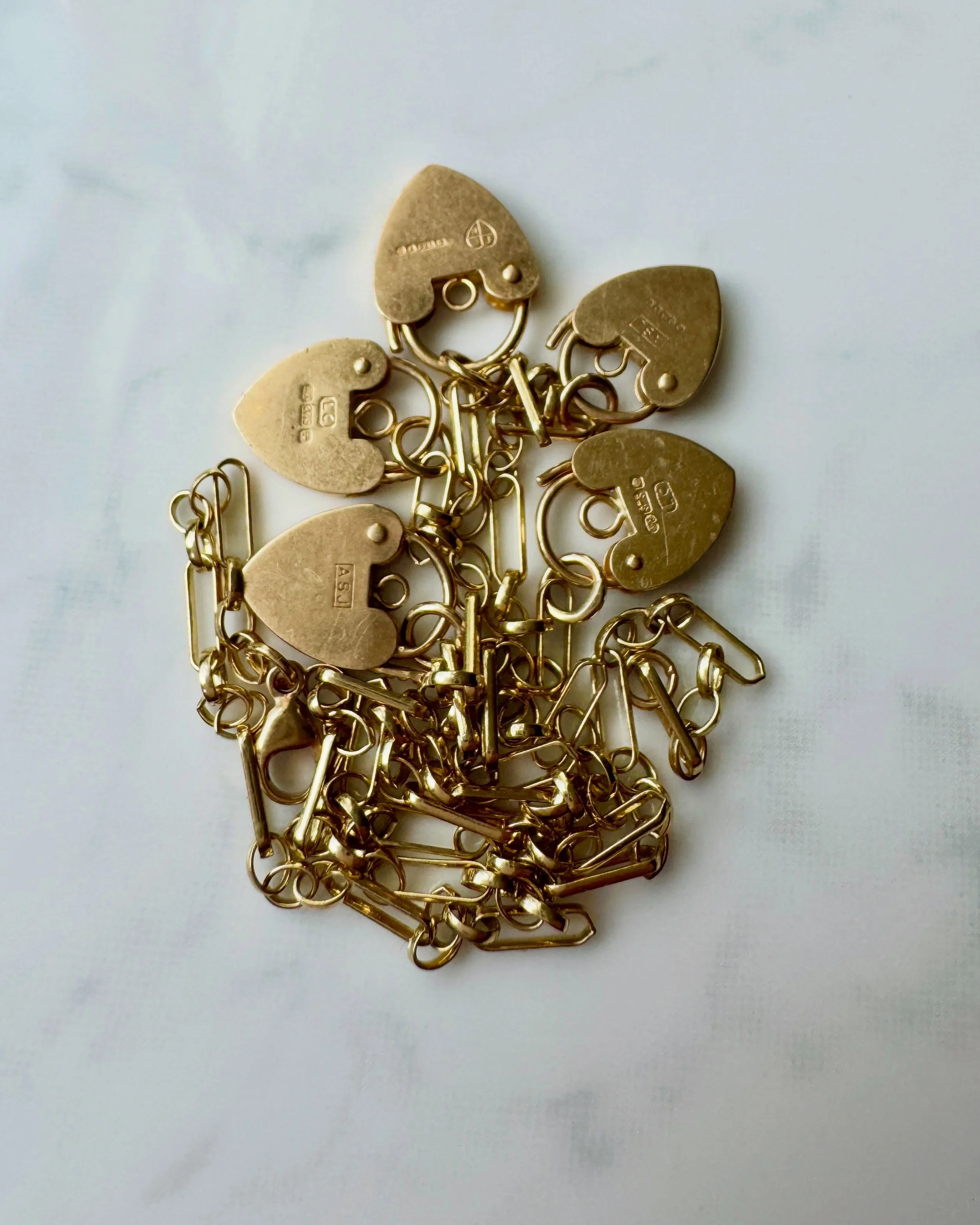 All the hearts! A 9ct vintage heart padlock necklace with detachable padlocks. Wear it with or without the hearts - at the them to other pieces in your collection. So versatile. Are details and buy on the website 💫