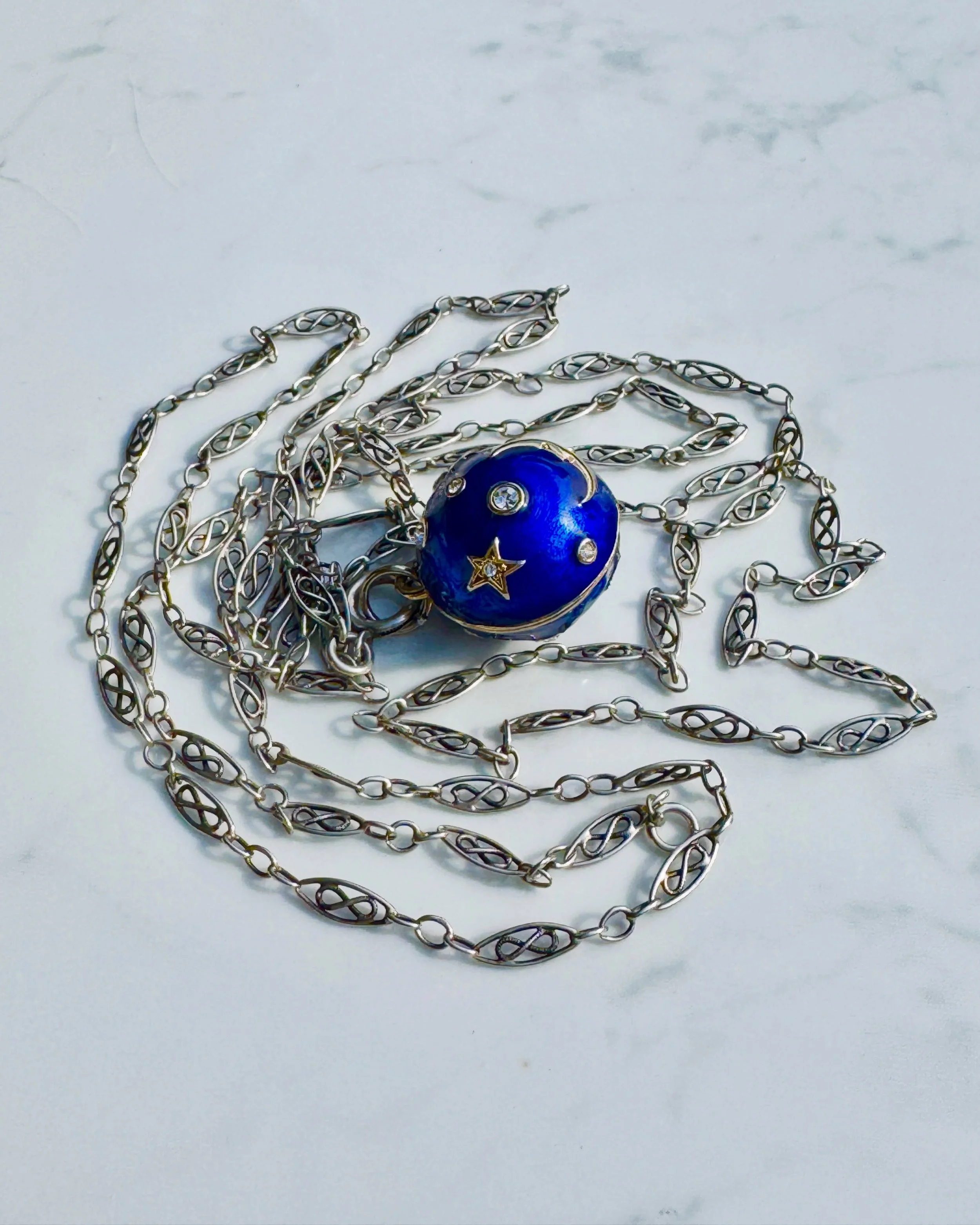 I love an orb - do you? A stunning blue pendant adorned with planets and stars - the perfect statement piece 🌍
It&rsquo;s vintage costume jewellery which makes it affordable. Details on the website - I&rsquo;ve linked it in Stories. Happy hump day m