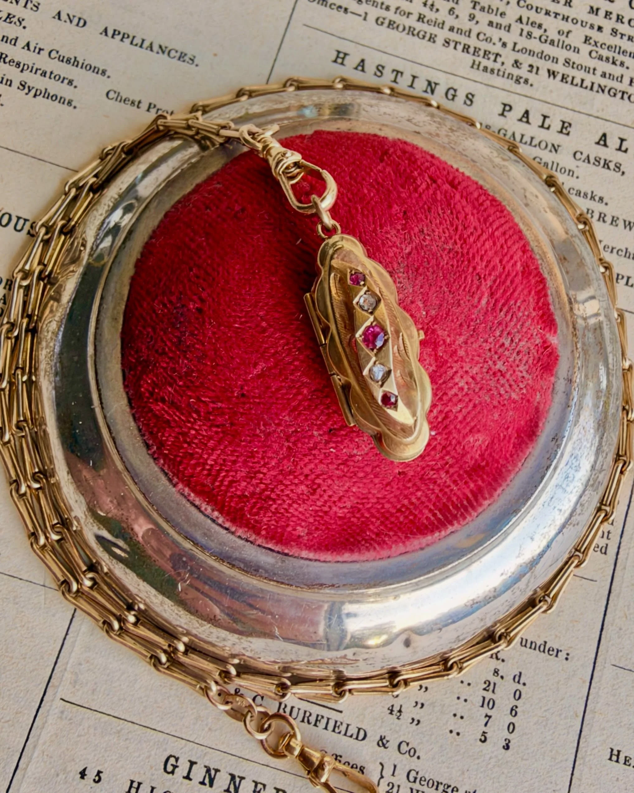 How about some sparkly rubies &amp; diamonds? Personalise your collection with this small, frilly, oblong locket in 9ct gold. Such a sweet piece! Available on the website - message me with any questions. I&rsquo;ll link it in Stories ❤️