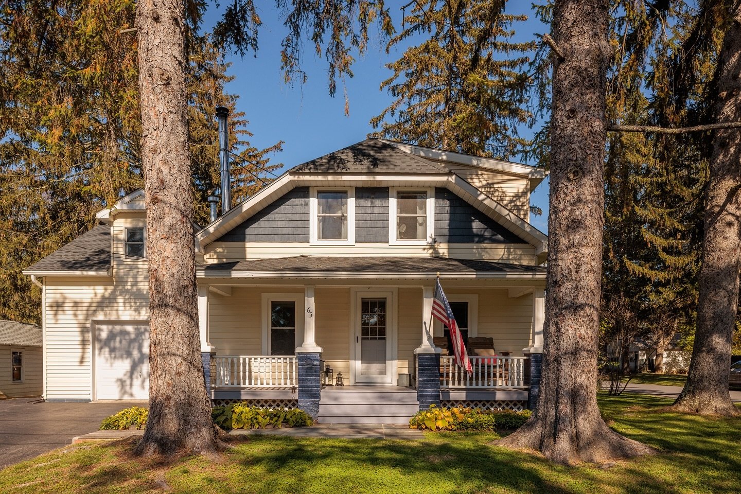 65 Fraleigh is live! This original Sears home has classic details, meticulous landscaping, and is minutes from the shops and restaurants of Red Hook.  Listed by @red_rhine_ny 

Asking $635,000

#realestate #hudsonvalley #hudsonvalleyrealestate #redho