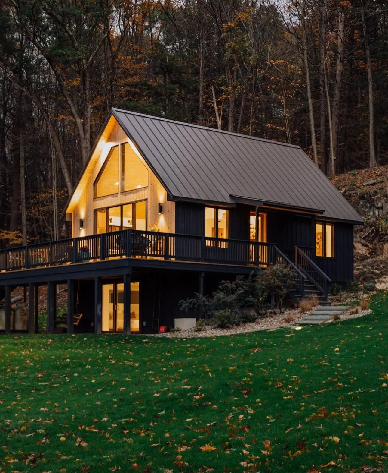 A fall favorite, designed by my brother (yes, design runs in the family), this home captures what we love most about fall in the Hudson Valley. That perfect blend of mid-century simplicity and modern-day living. Nestled by the water and framed by gol